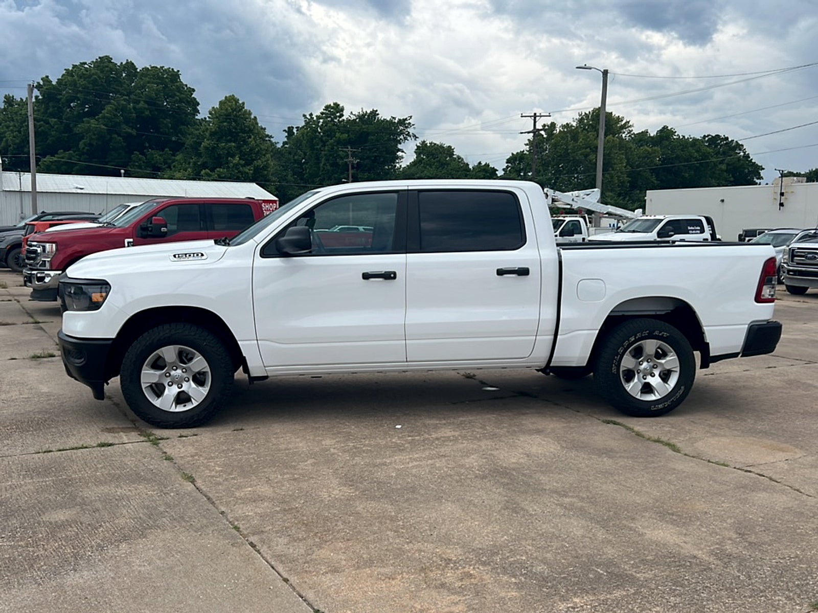 2024 RAM 1500 Tradesman Crew Cab 4x4 5'7" Box