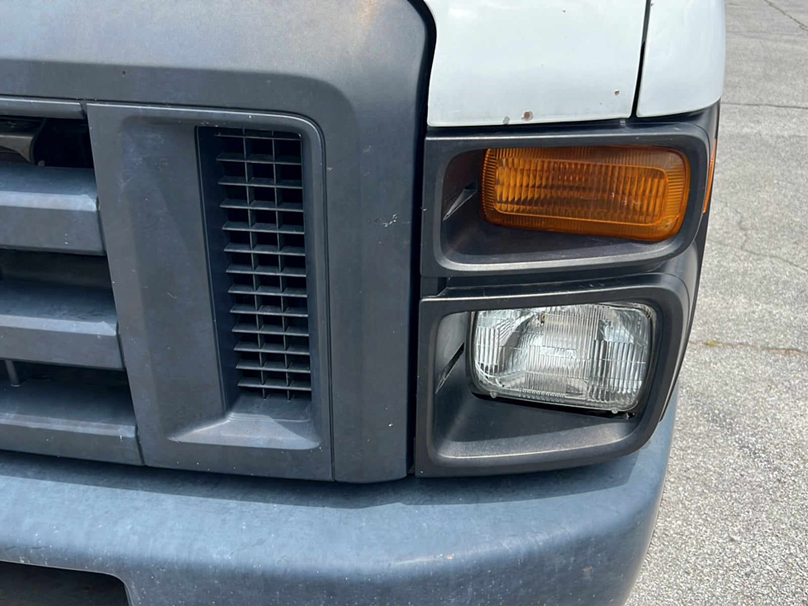 2013 Ford E350 XL