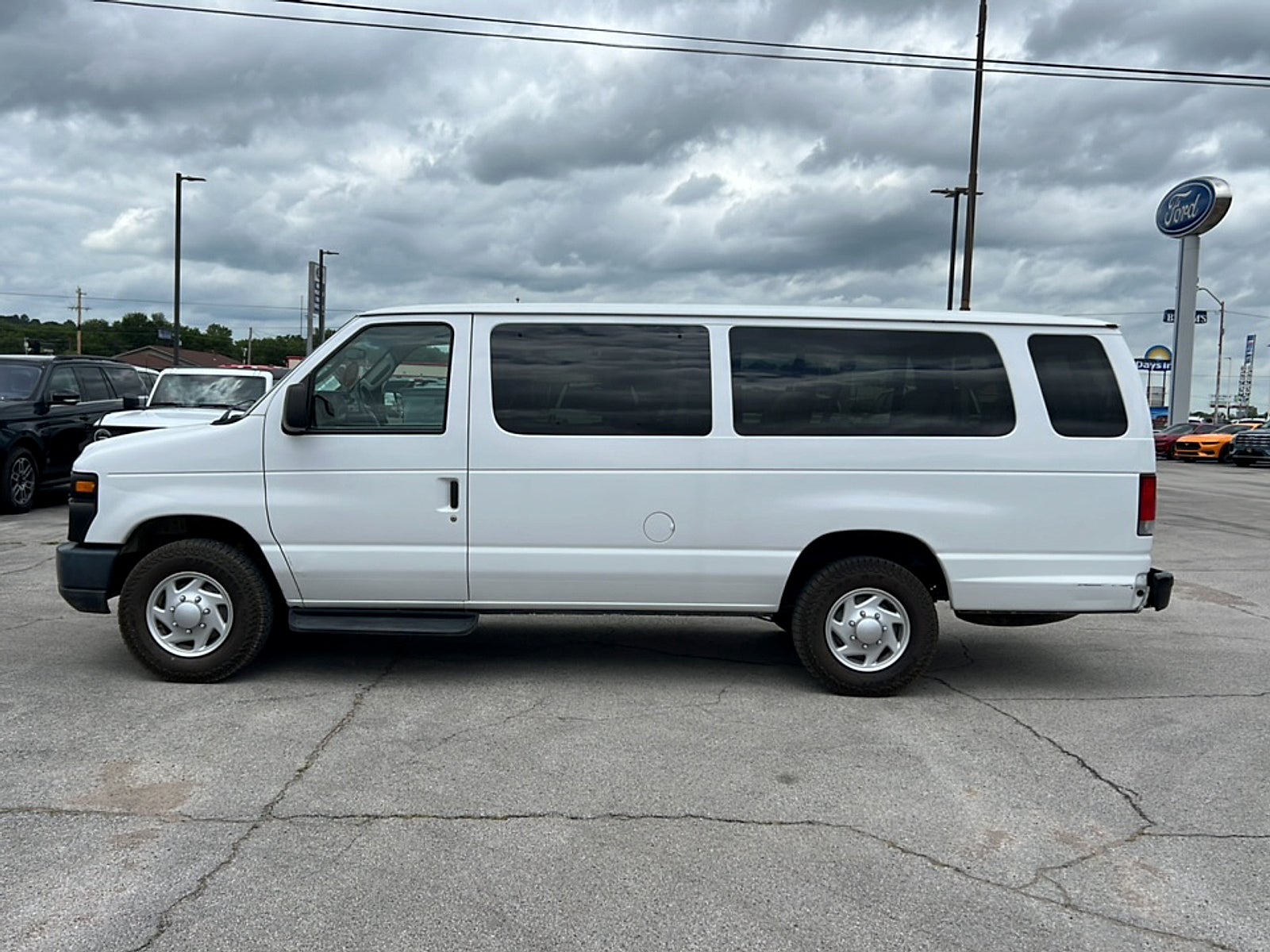 2013 Ford E350 XL