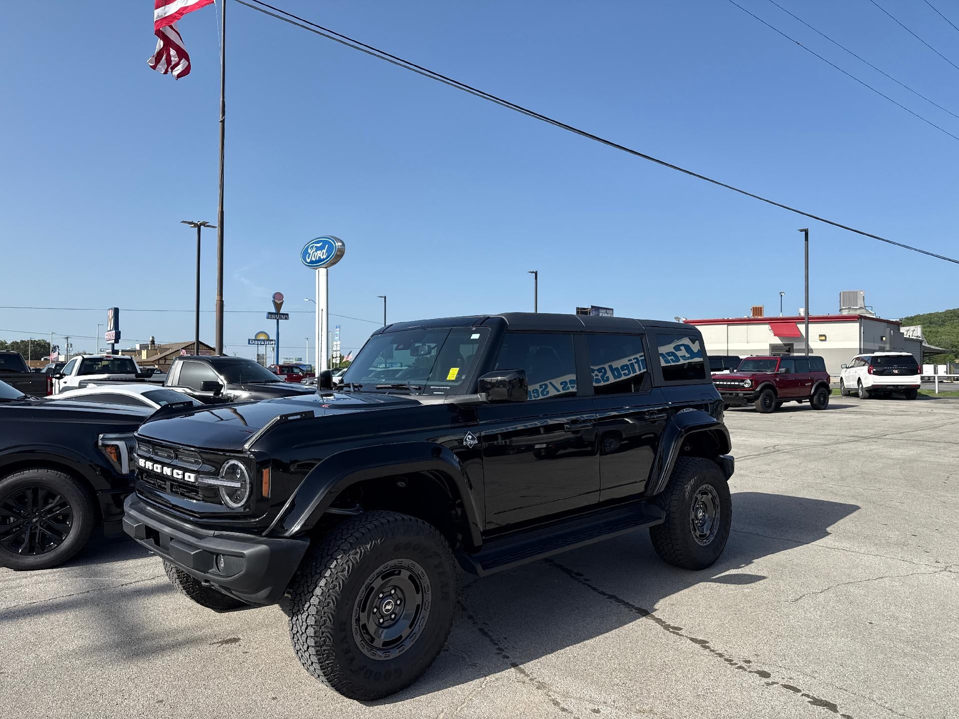 2025 Ford Bronco Outer Banks 4 Door 4x4