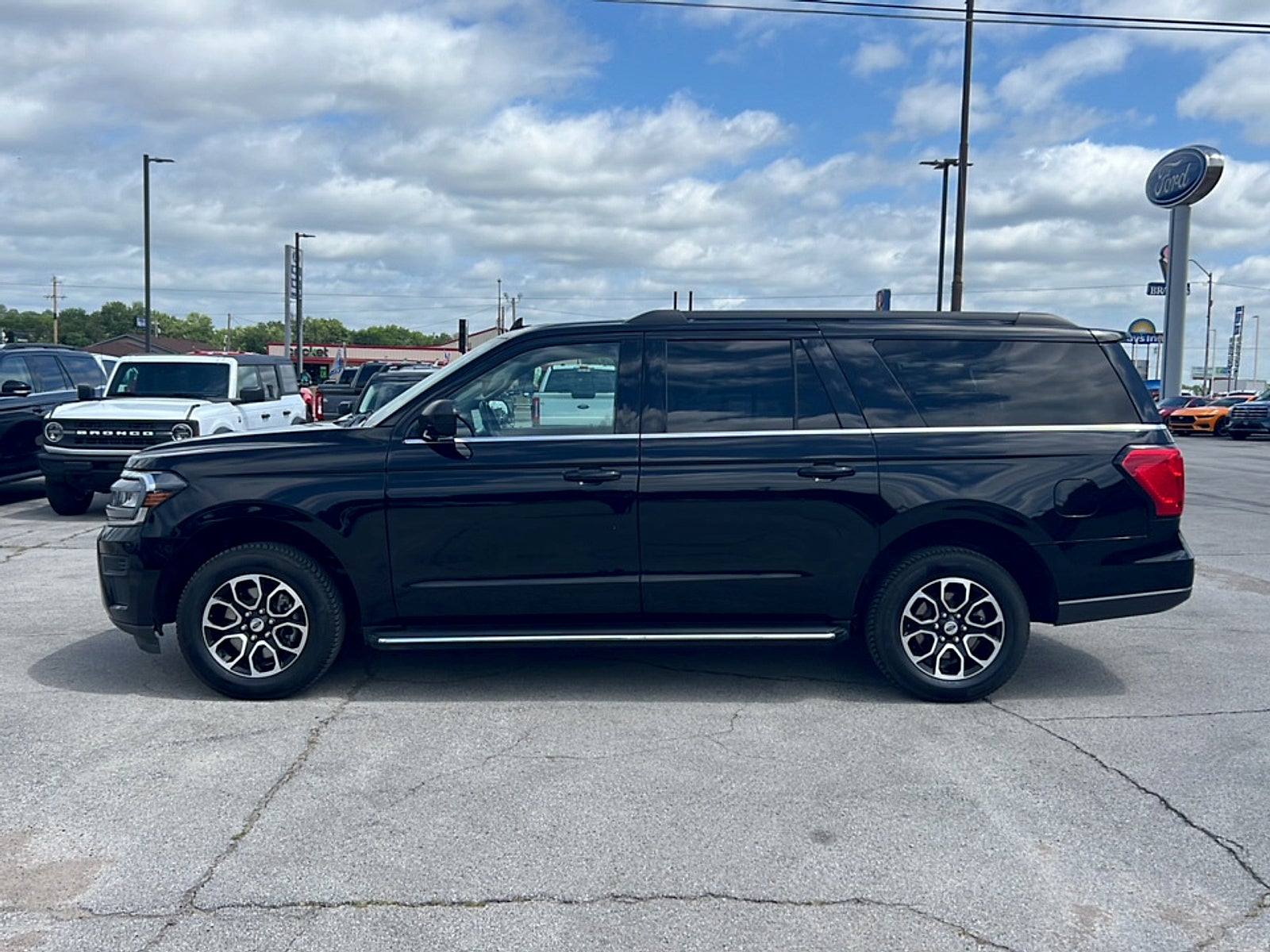 2023 Ford Expedition XLT MAX