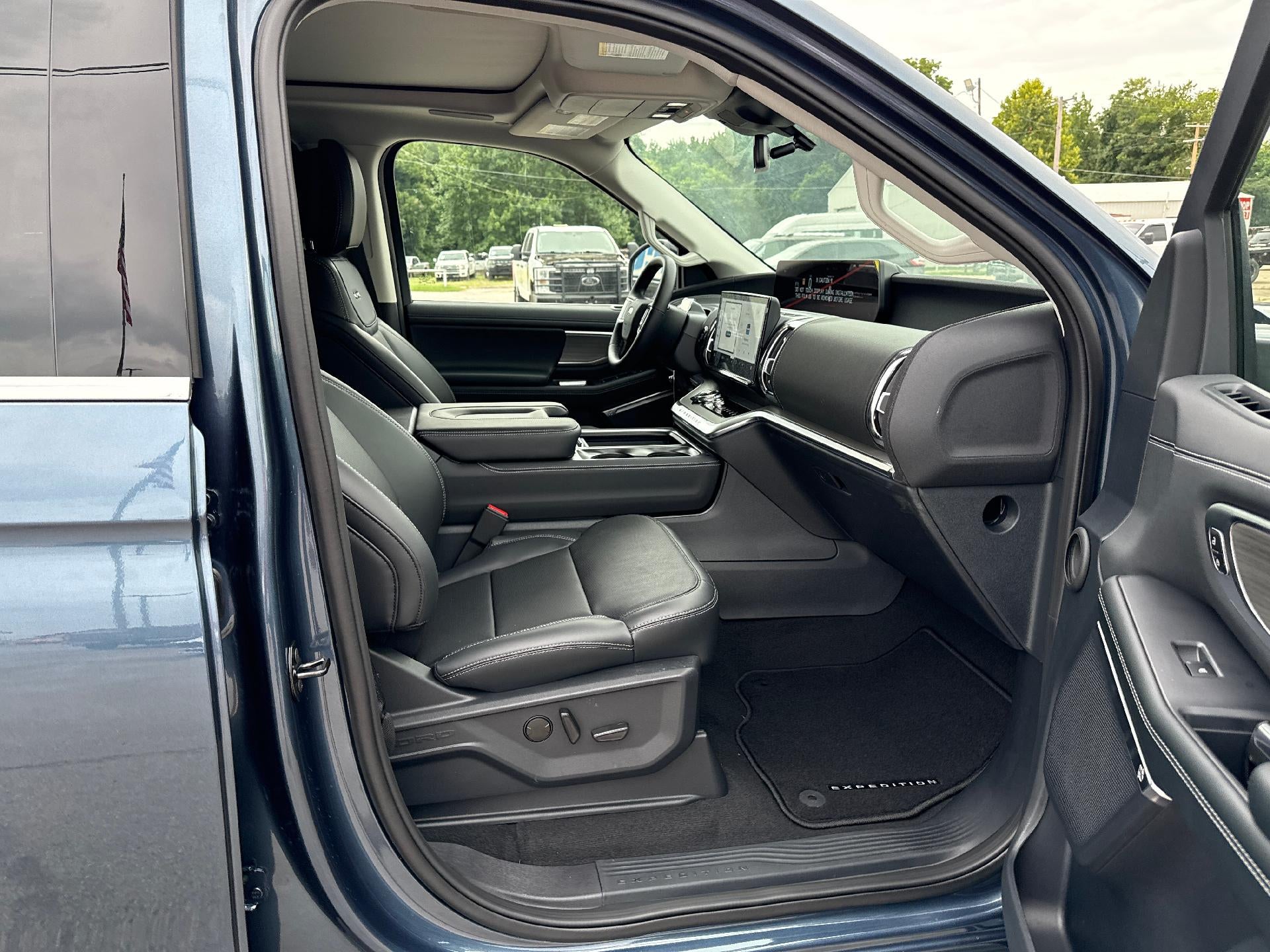 2027 Ford Expedition Max Platinum 4x4