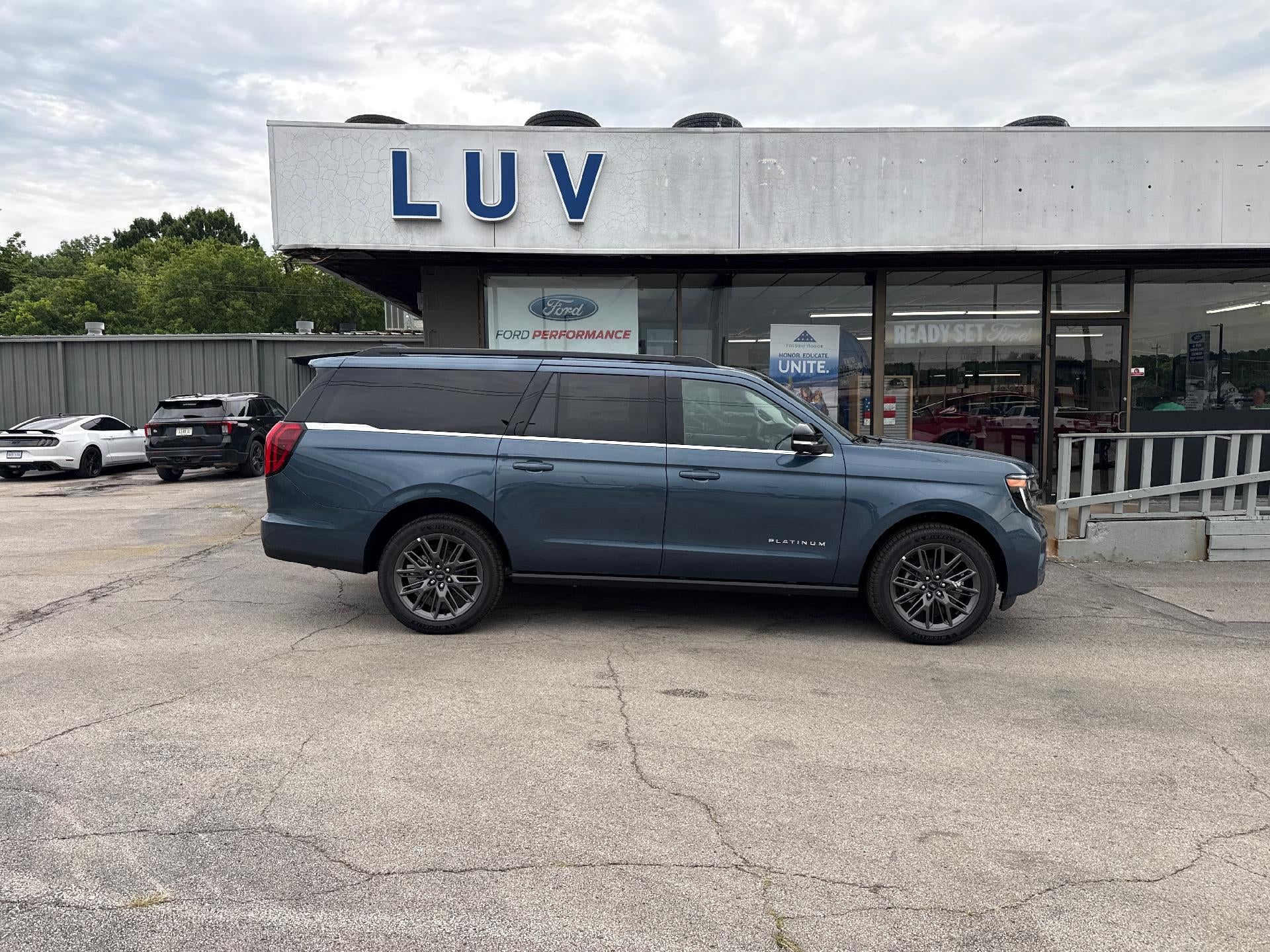 2027 Ford Expedition Max Platinum 4x4
