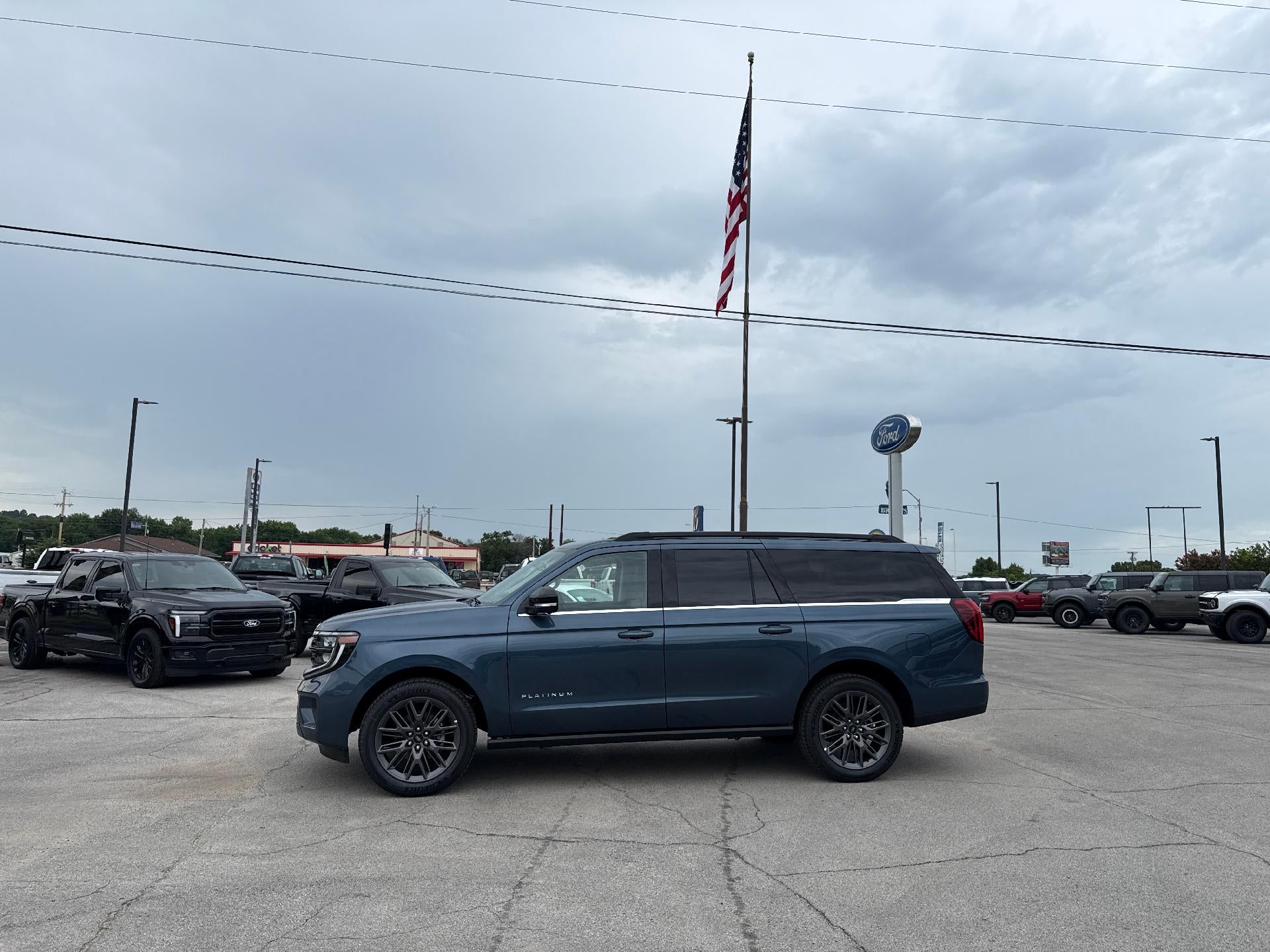 2027 Ford Expedition Max Platinum 4x4