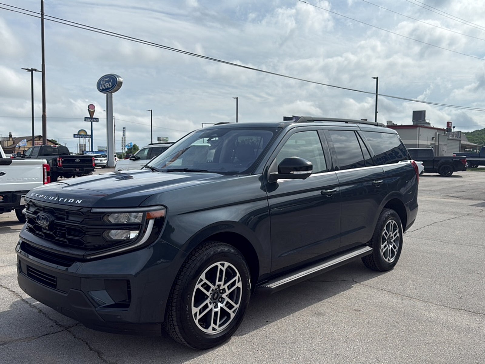 2026 Ford EXPEDITION Active