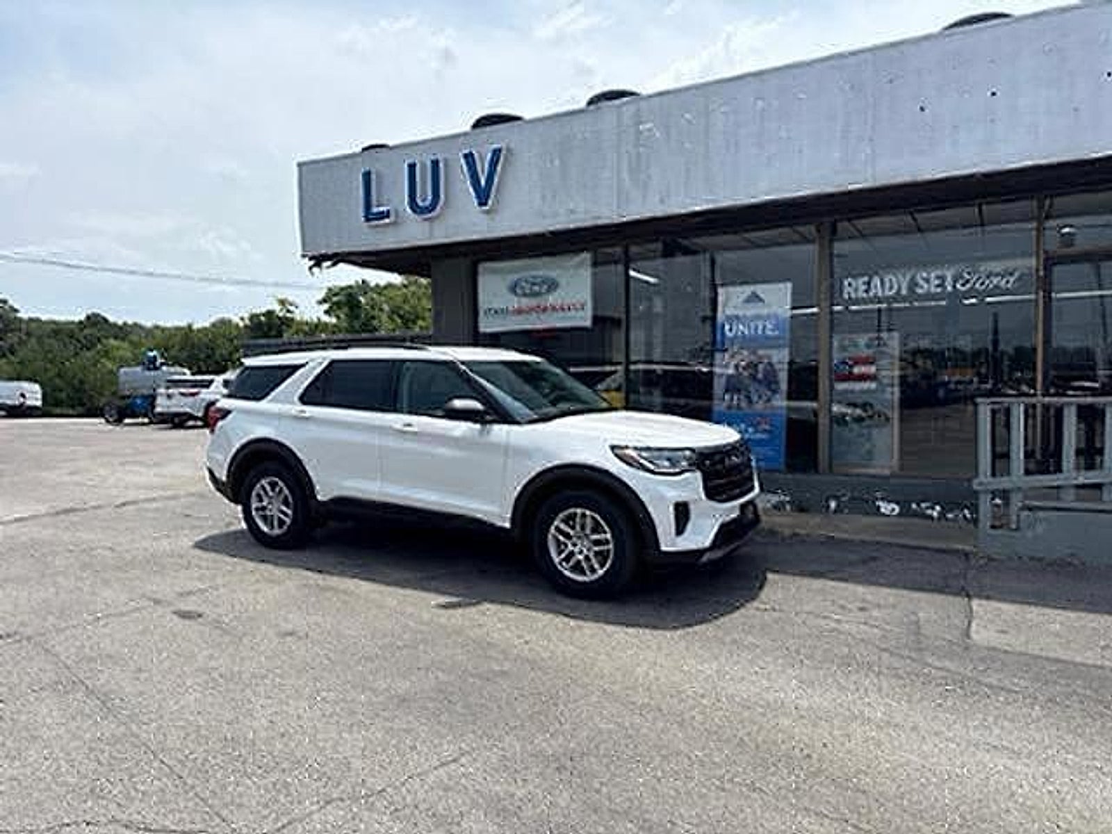 2026 Ford Explorer Active w/100A Pkg RWD