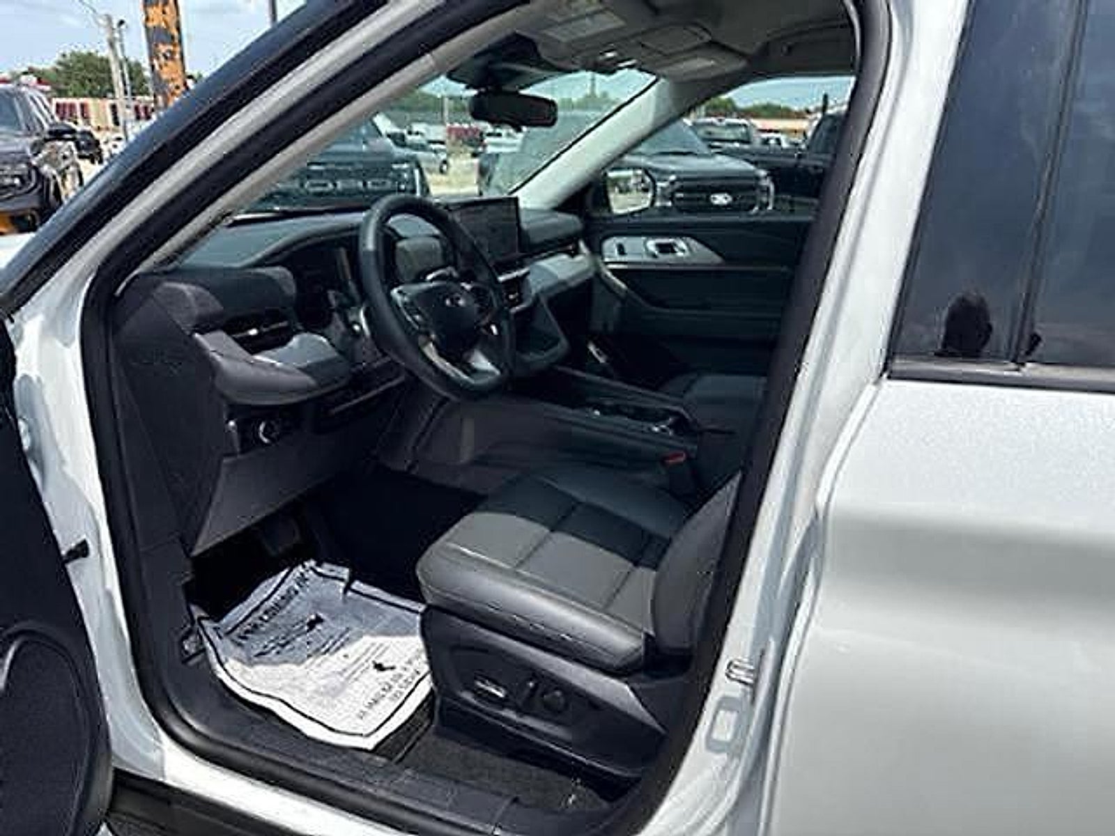 2026 Ford Explorer Active w/100A Pkg RWD