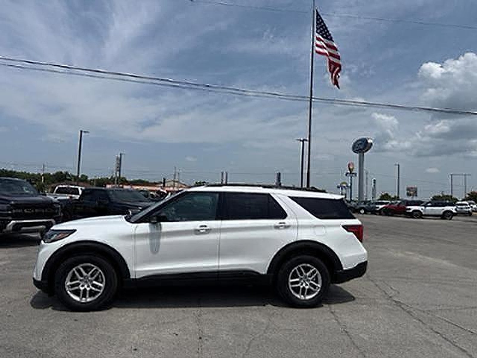 2026 Ford Explorer Active w/100A Pkg RWD