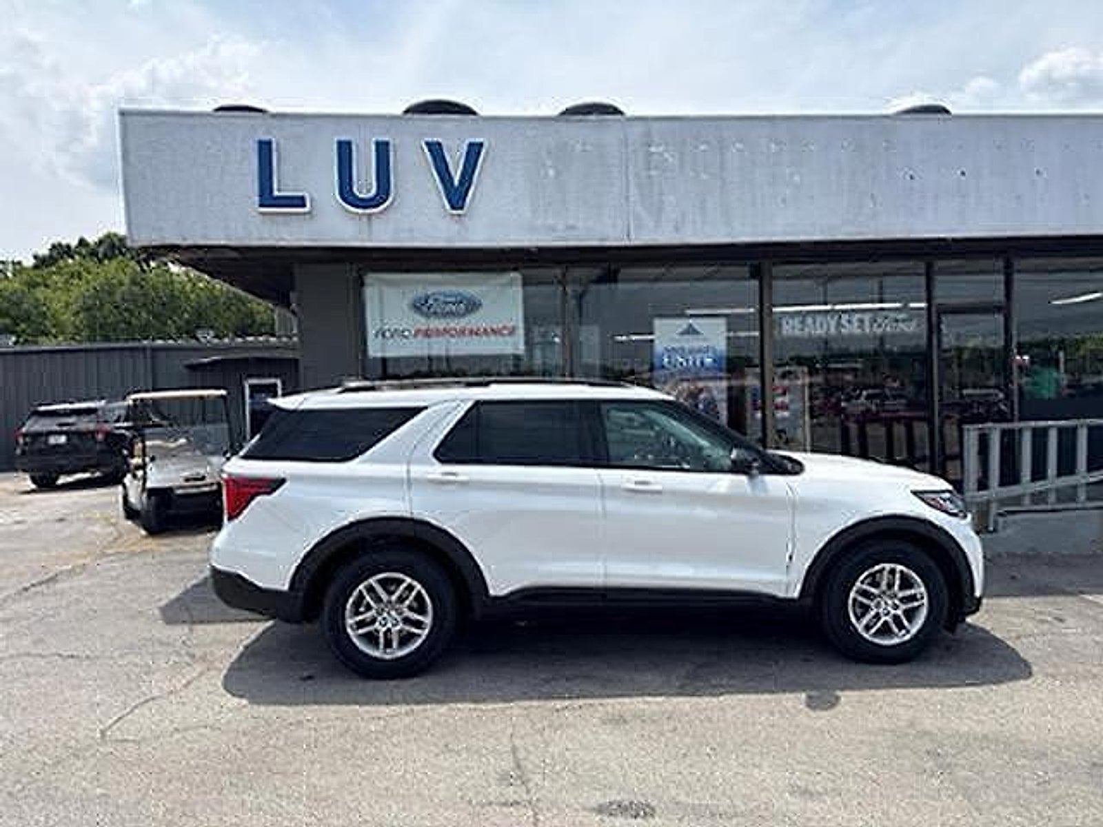 2026 Ford Explorer Active w/100A Pkg RWD