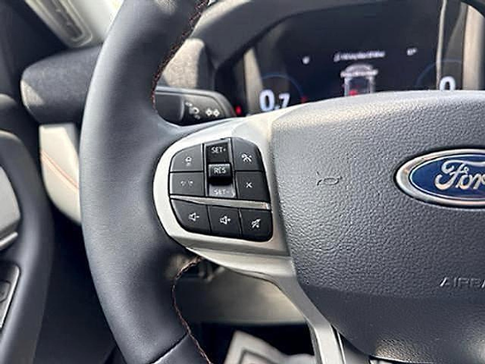 2026 Ford Explorer Active w/100A Pkg RWD