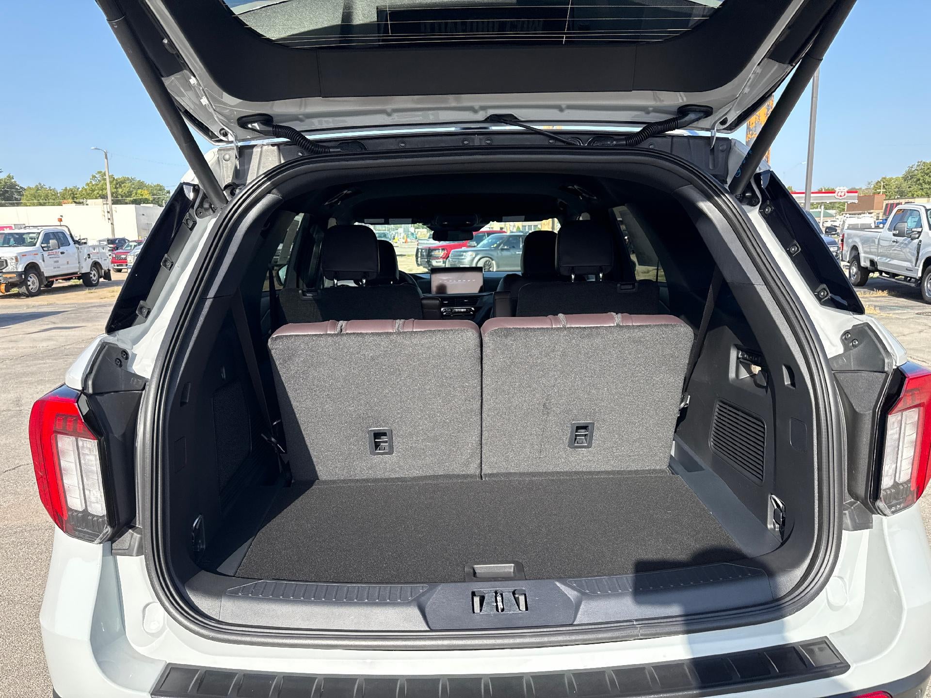 2027 Ford Explorer Platinum RWD