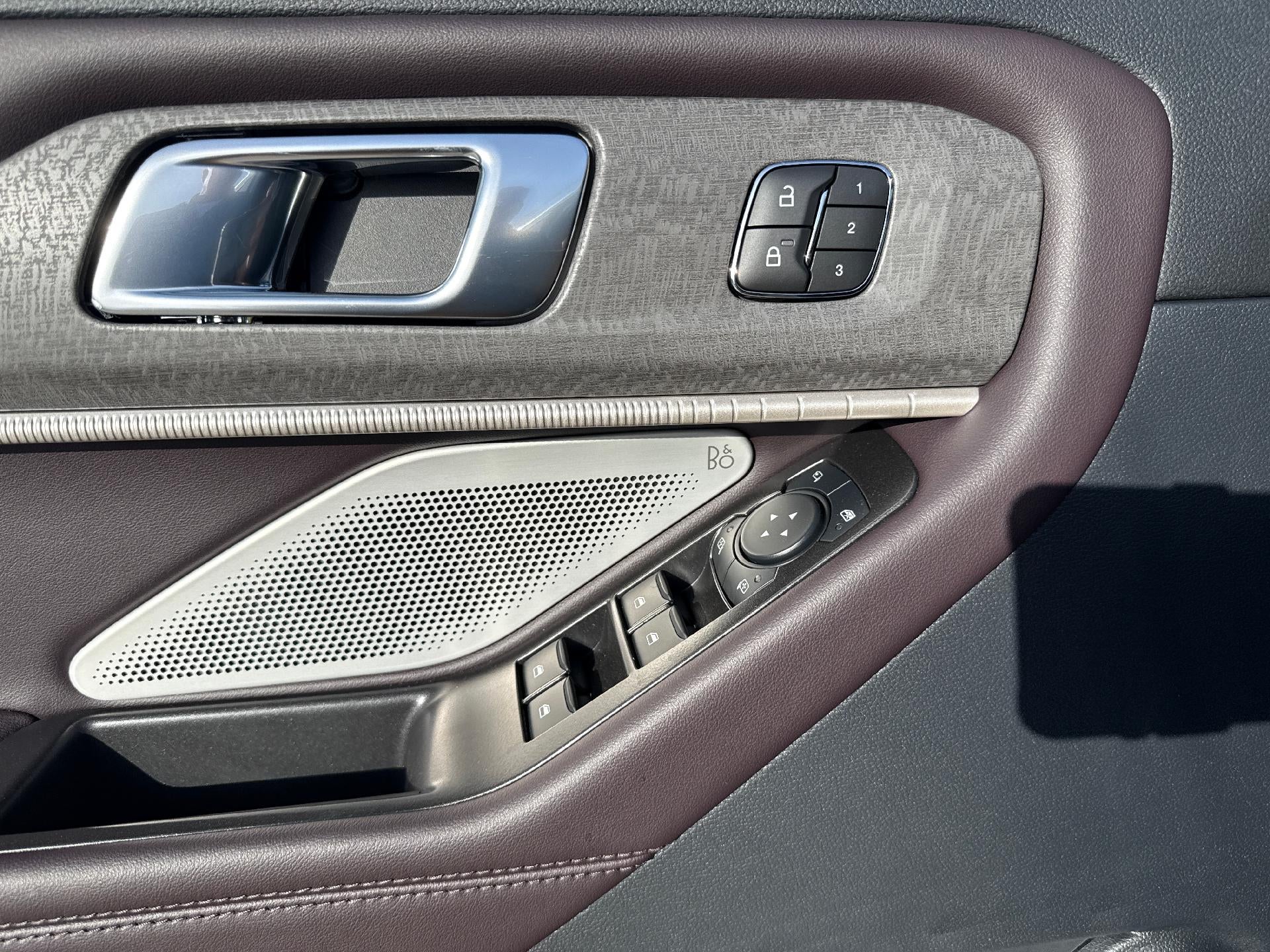 2027 Ford Explorer Platinum RWD