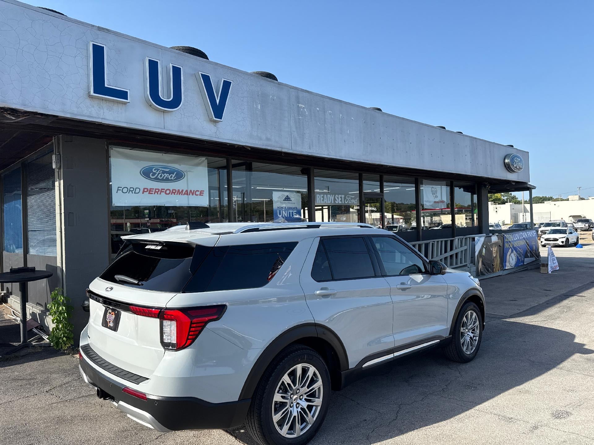 2027 Ford Explorer Platinum RWD