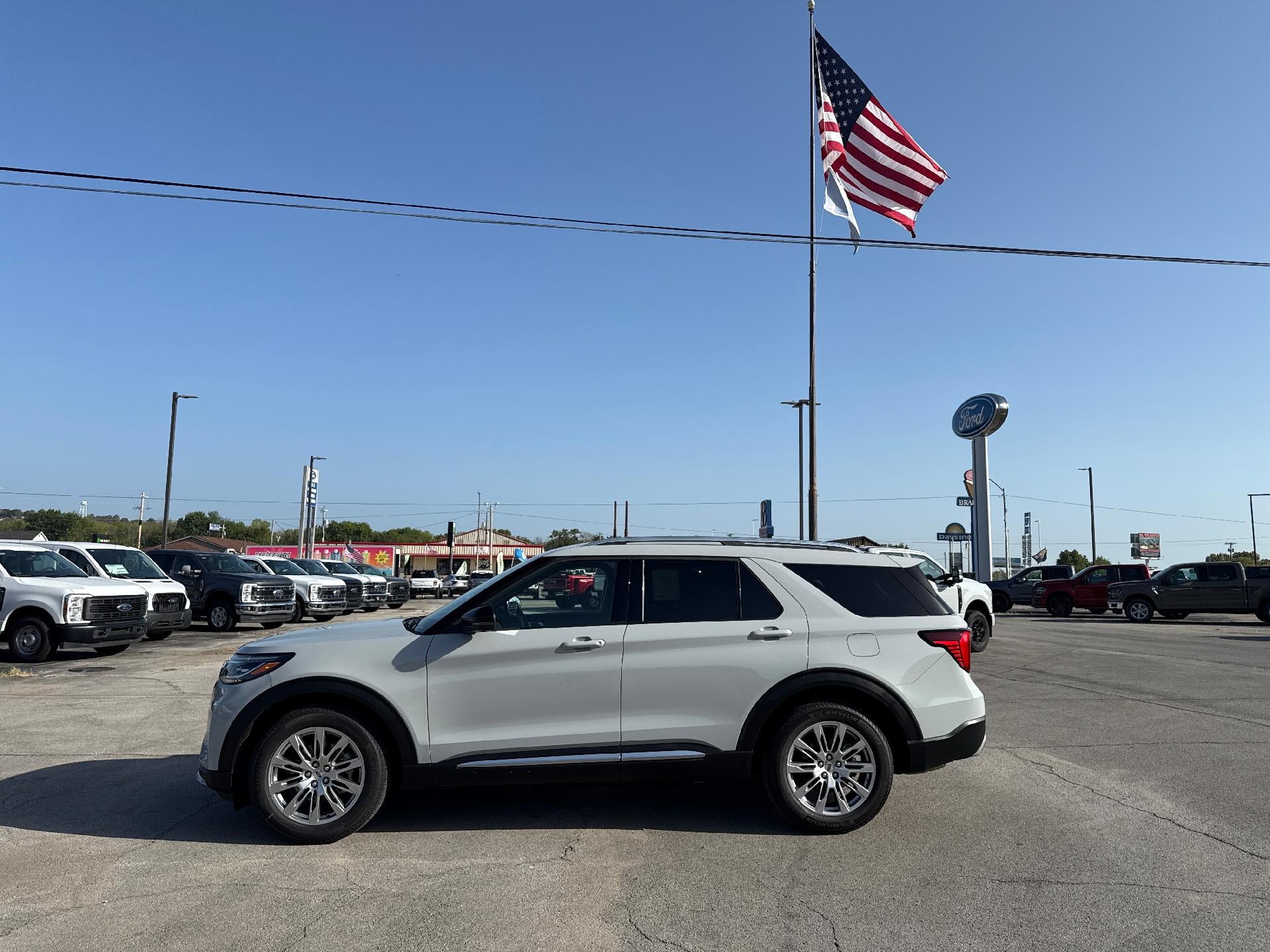 2027 Ford Explorer Platinum RWD