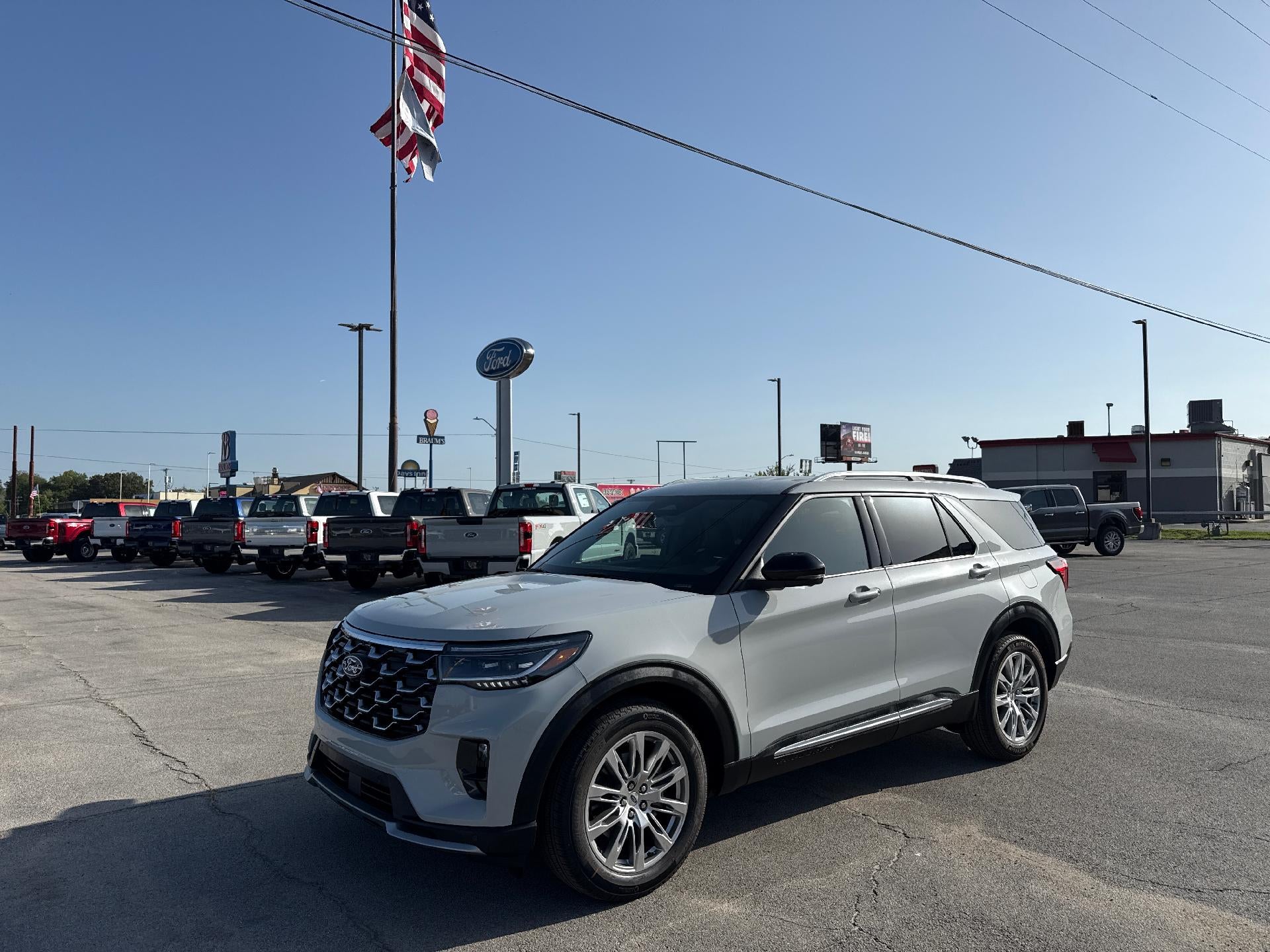 2027 Ford Explorer Platinum RWD