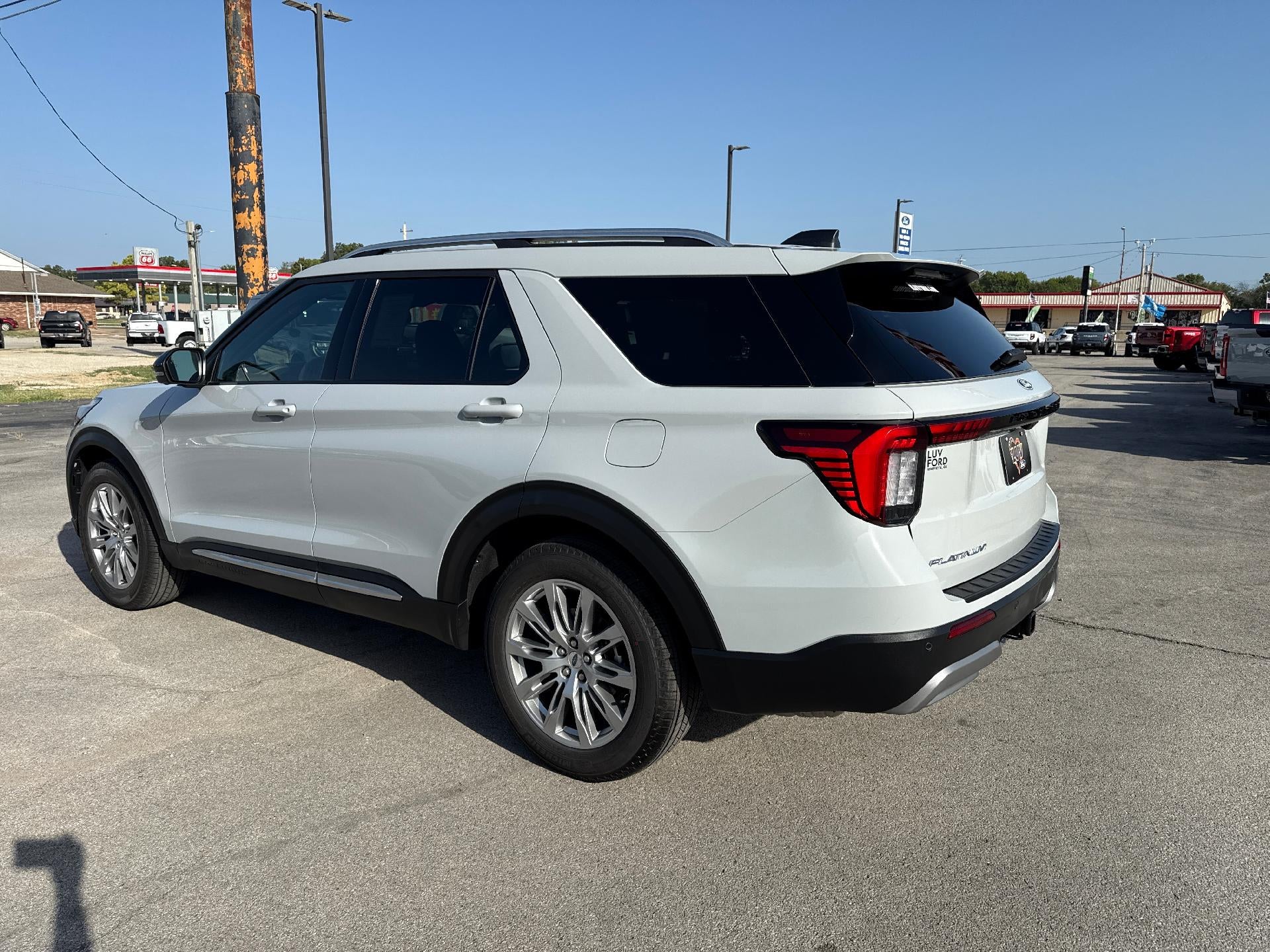 2027 Ford Explorer Platinum RWD