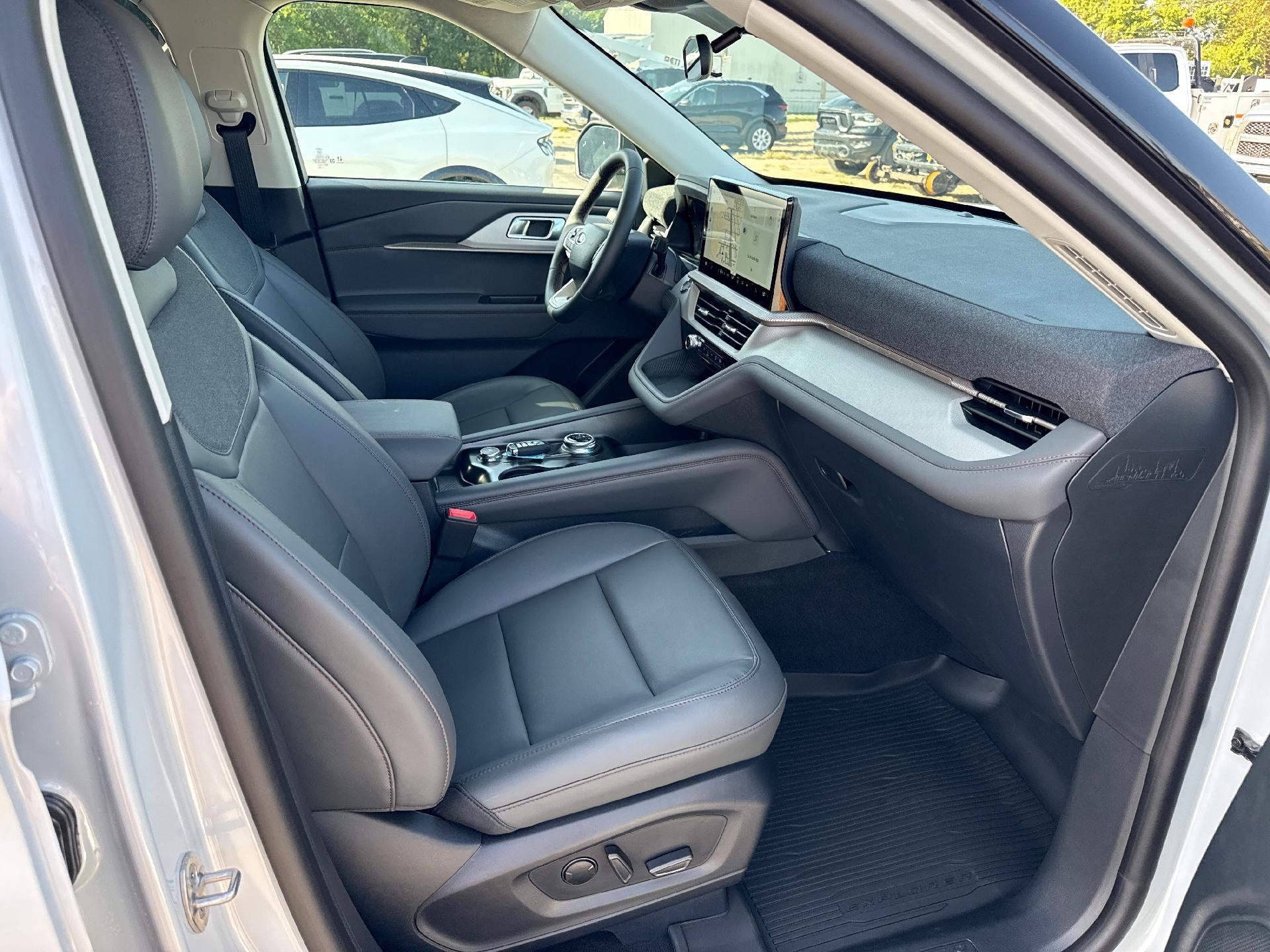 2026 Ford Explorer Active w/200A Pkg 4WD