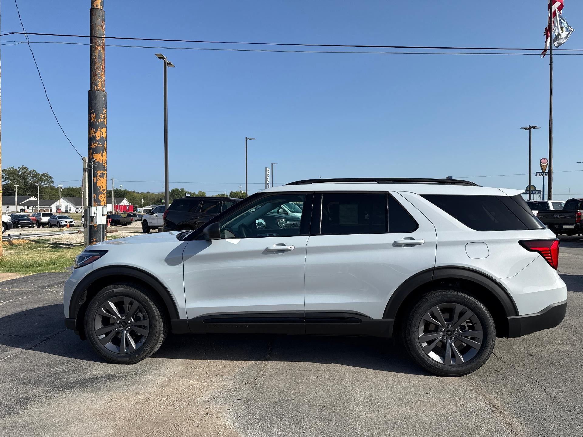 2026 Ford Explorer Active w/200A Pkg 4WD