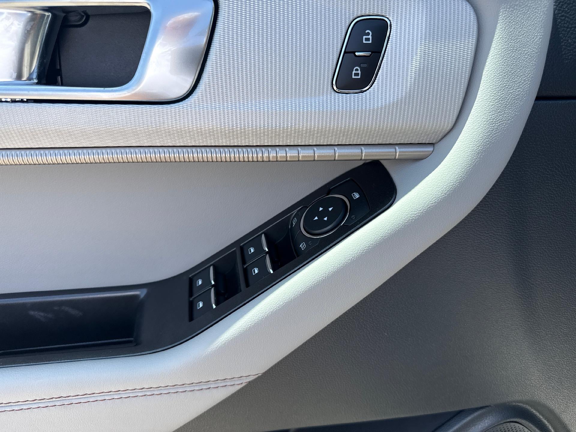 2026 Ford Explorer Active w/200A Pkg 4WD