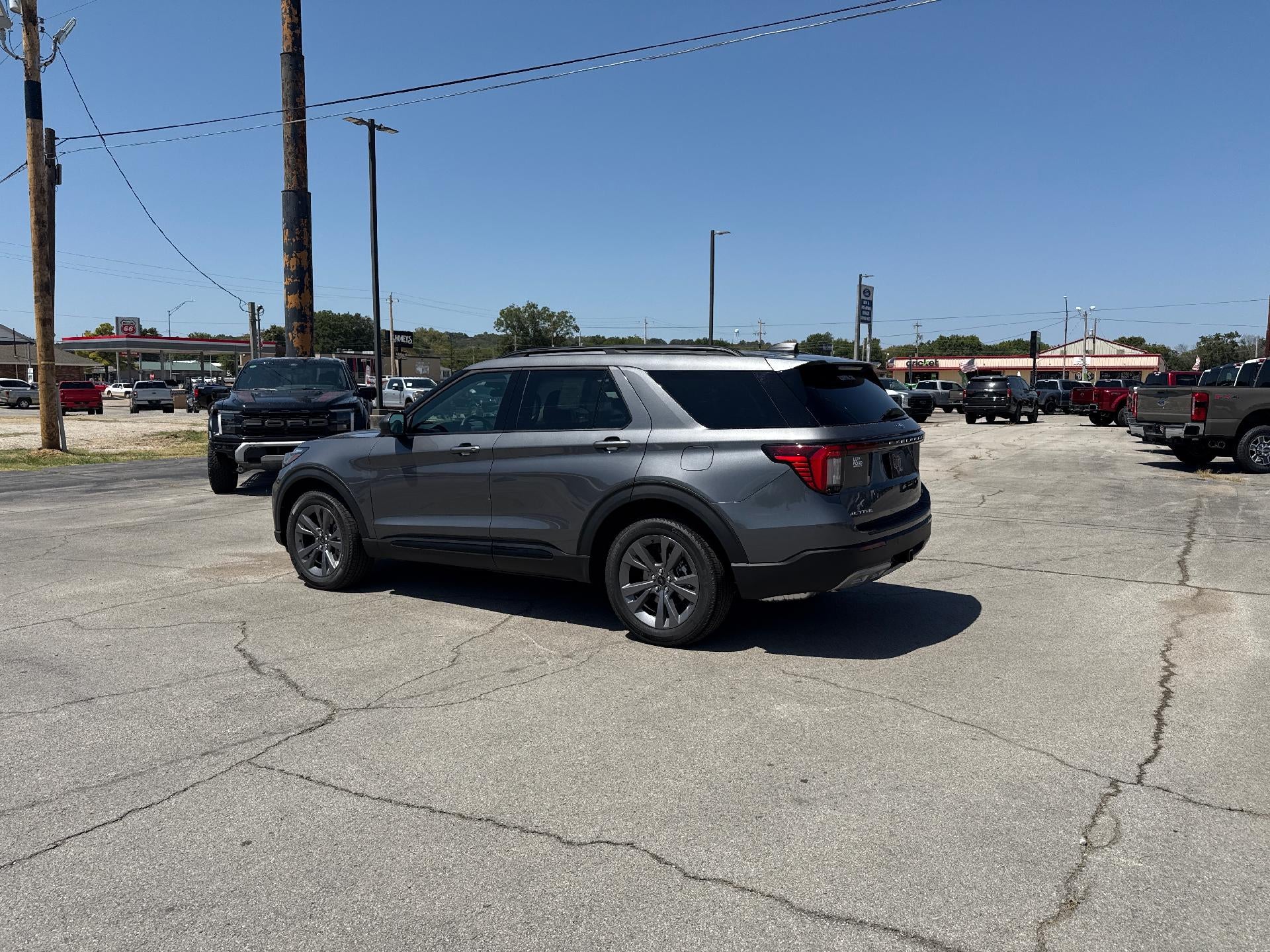 2026 Ford Explorer Active w/200A Pkg 4WD