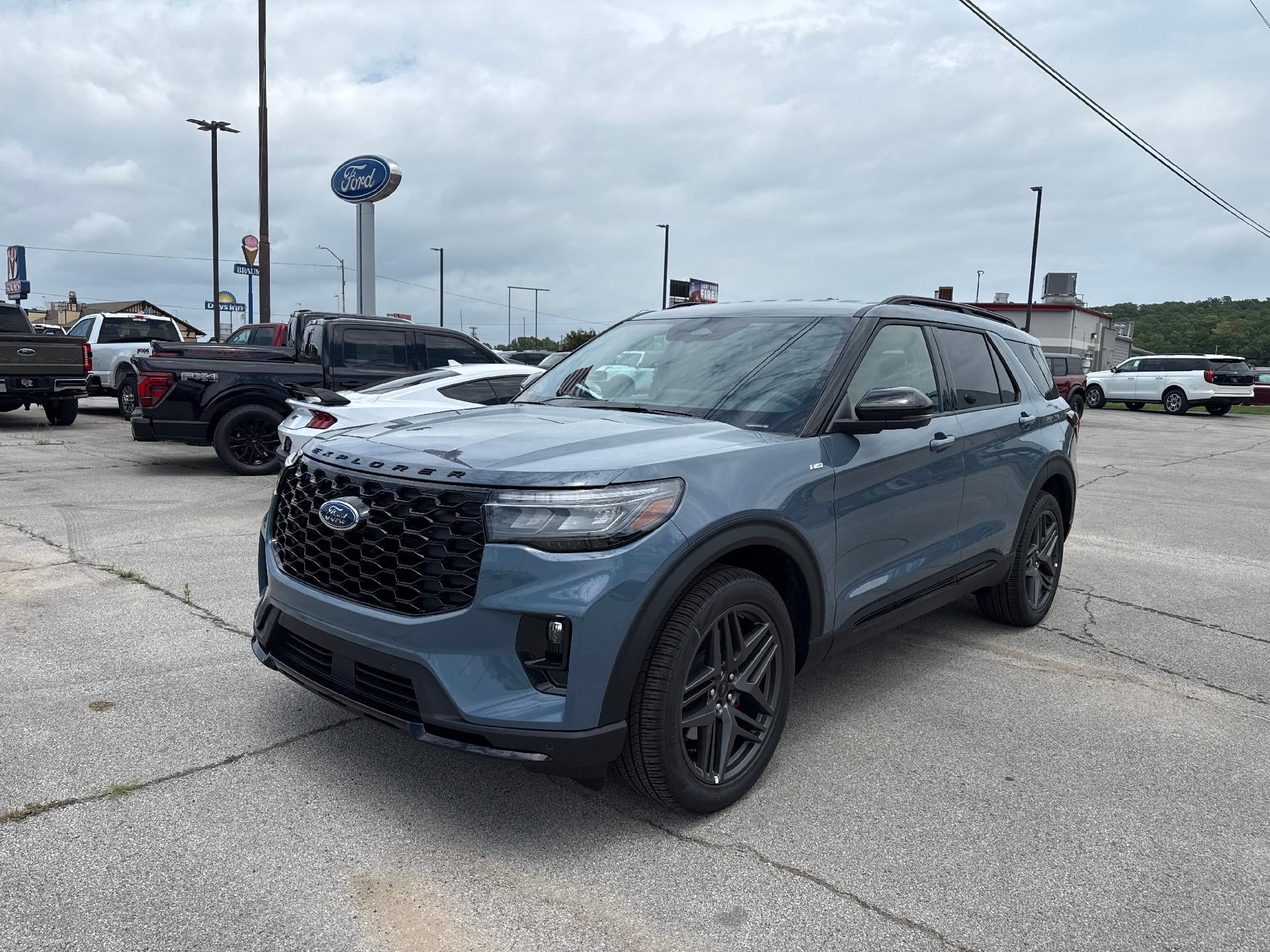 2026 Ford Explorer ST-Line 4WD