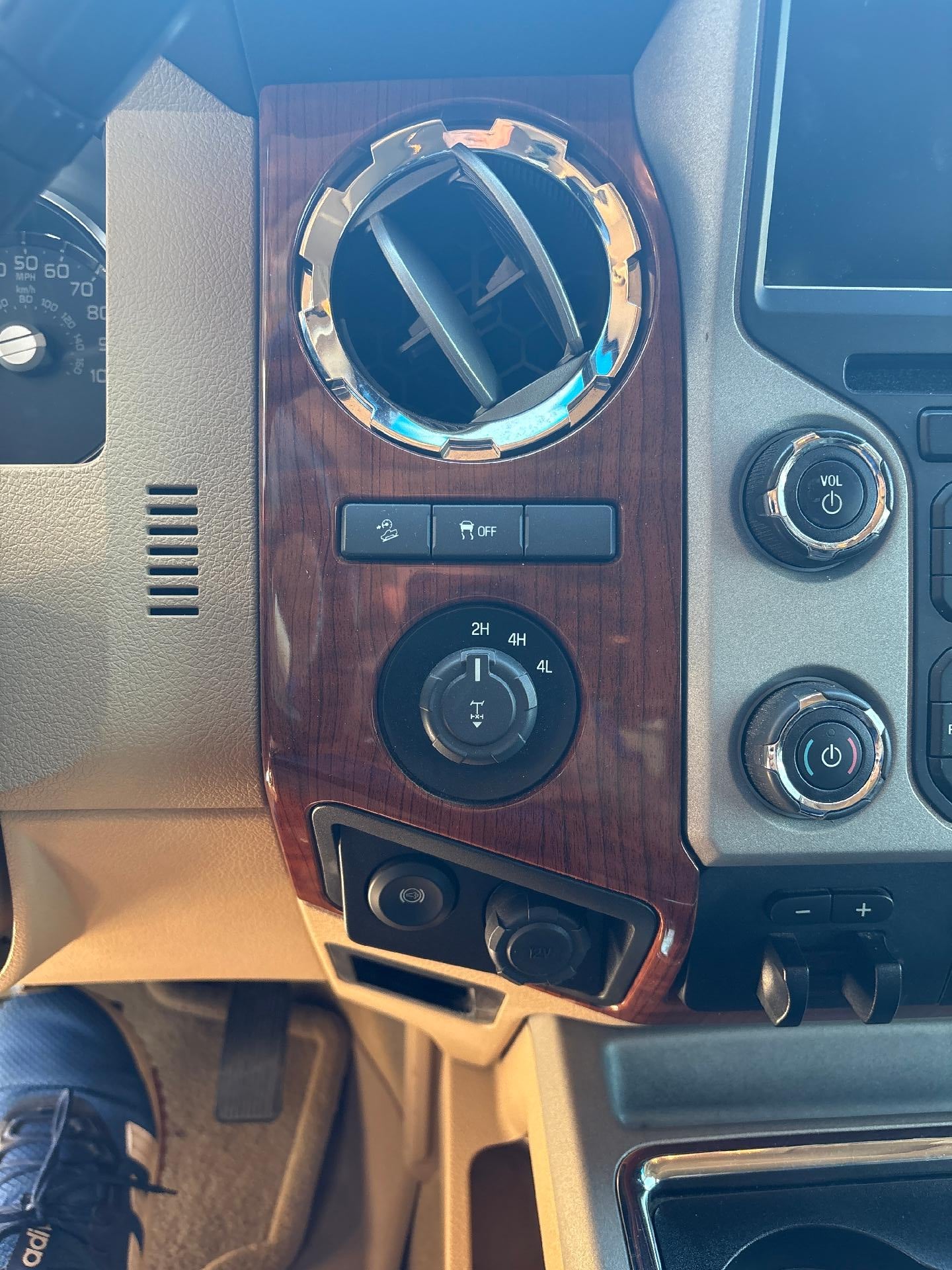 2016 Ford Super Duty F-250 SRW SUPERCREW FX 4 LARIAT