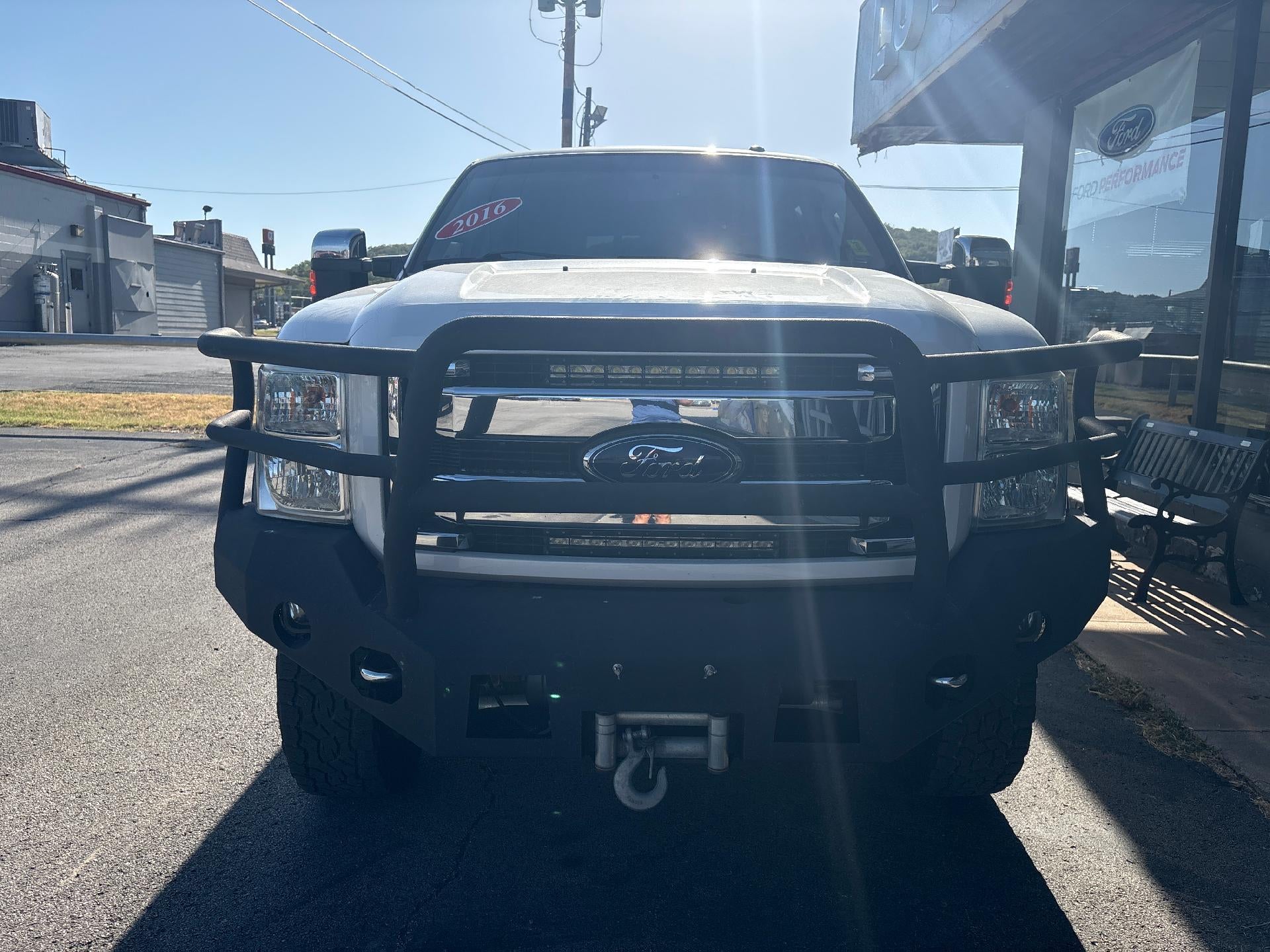 2016 Ford Super Duty F-250 SRW SUPERCREW FX 4 LARIAT