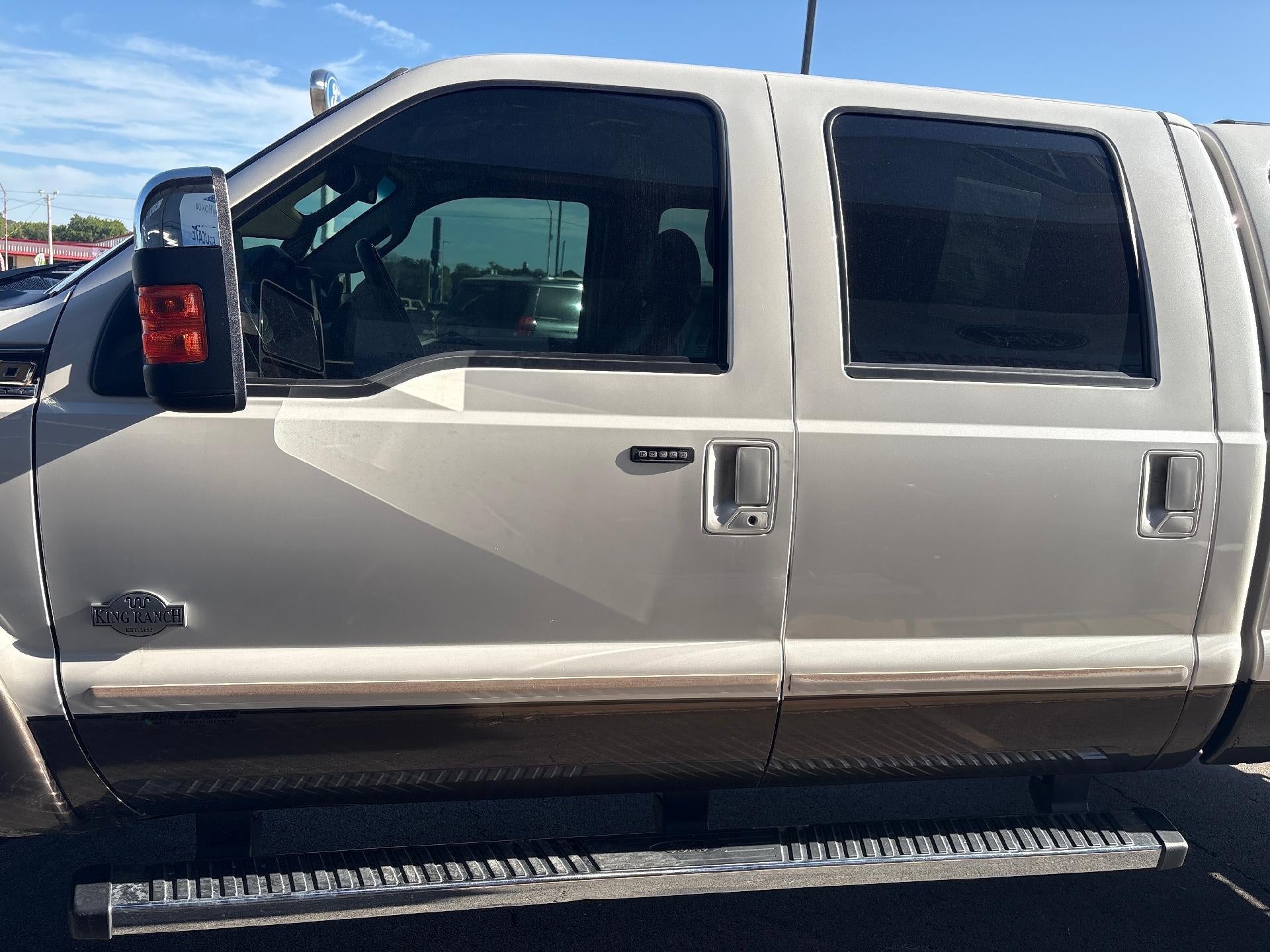 2016 Ford Super Duty F-250 SRW SUPERCREW FX 4 LARIAT