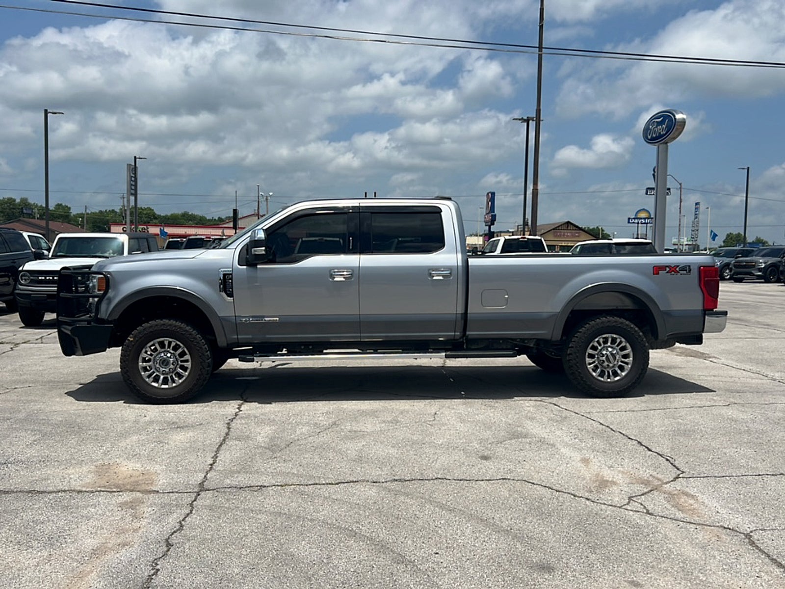 2022 Ford F350 SUPERDUTY LARIAT
