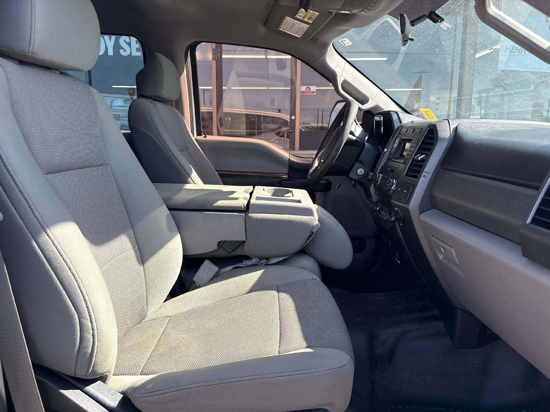 2017 Ford Super Duty F-350 SRW XL 4WD Crew Cab 6.75' Box