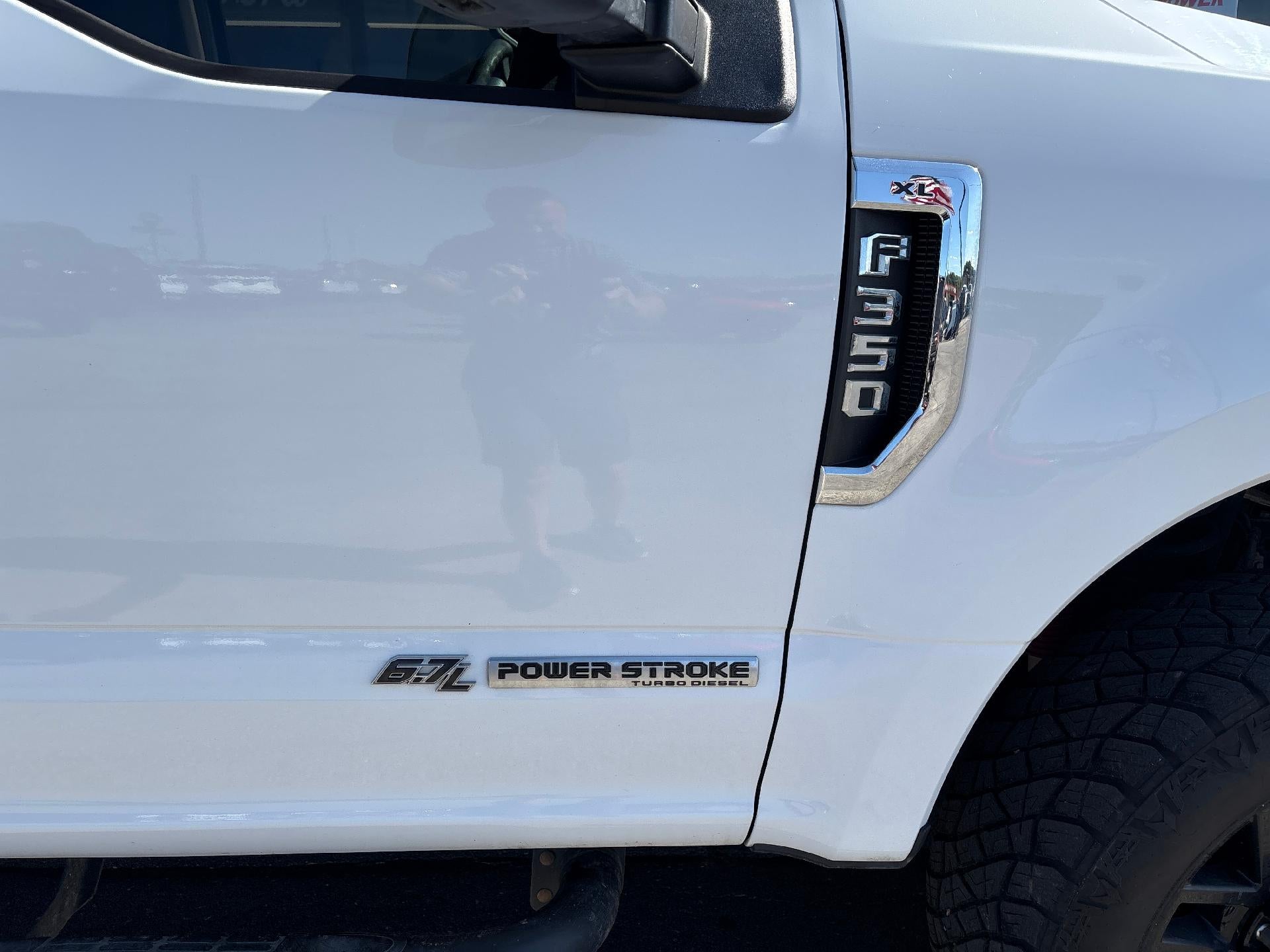 2017 Ford Super Duty F-350 SRW XL 4WD Crew Cab 6.75' Box