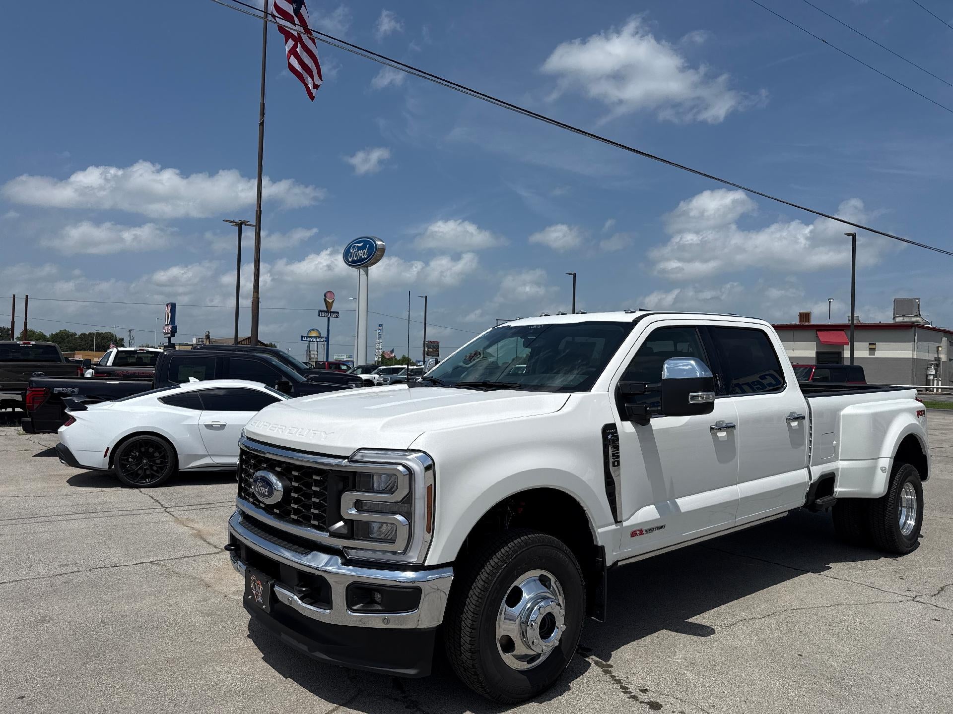 2026 Ford Super Duty F-350 DRW XL 4WD Crew Cab 8' Box