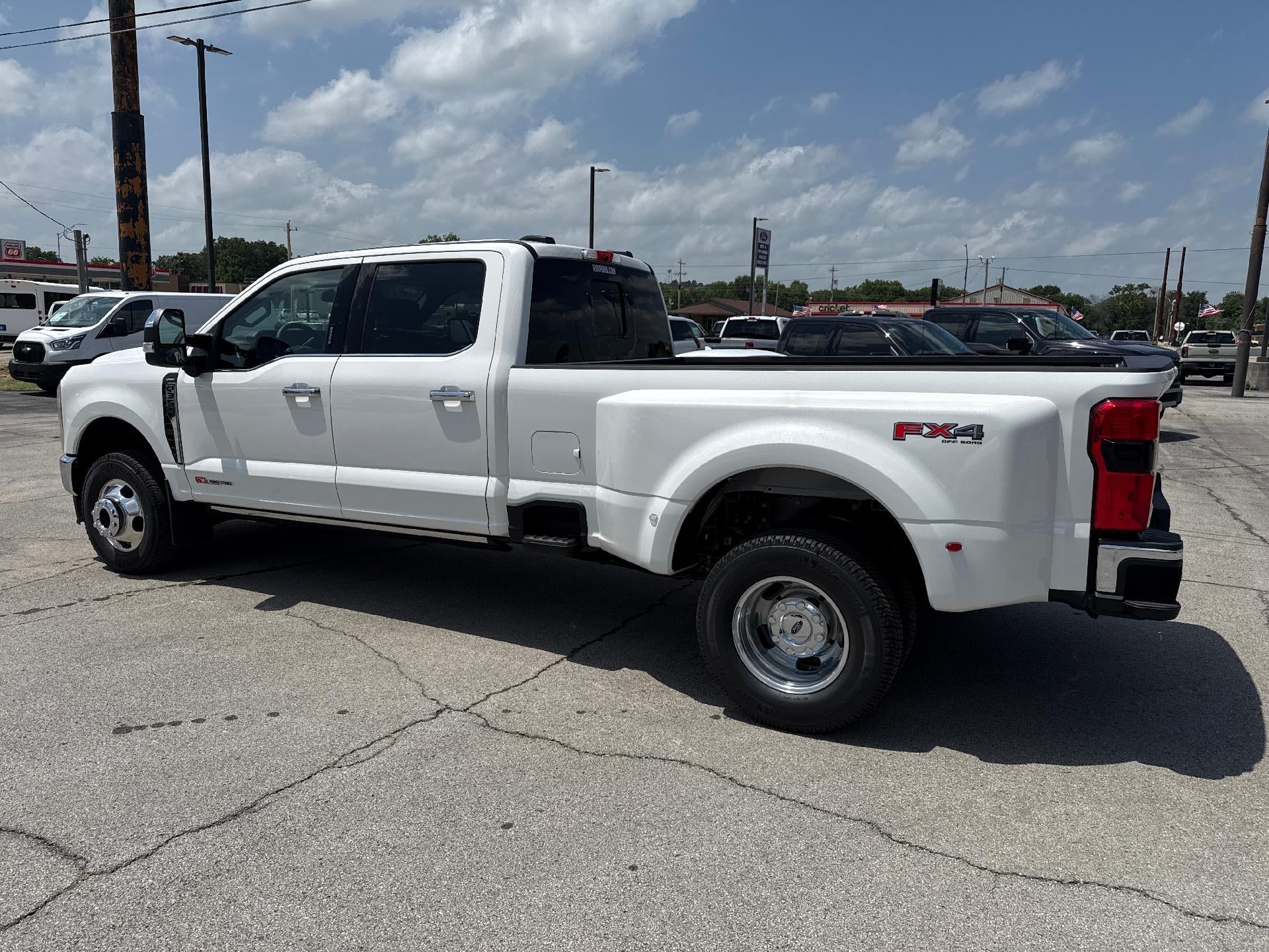 2026 Ford Super Duty F-350 DRW XL 4WD Crew Cab 8' Box