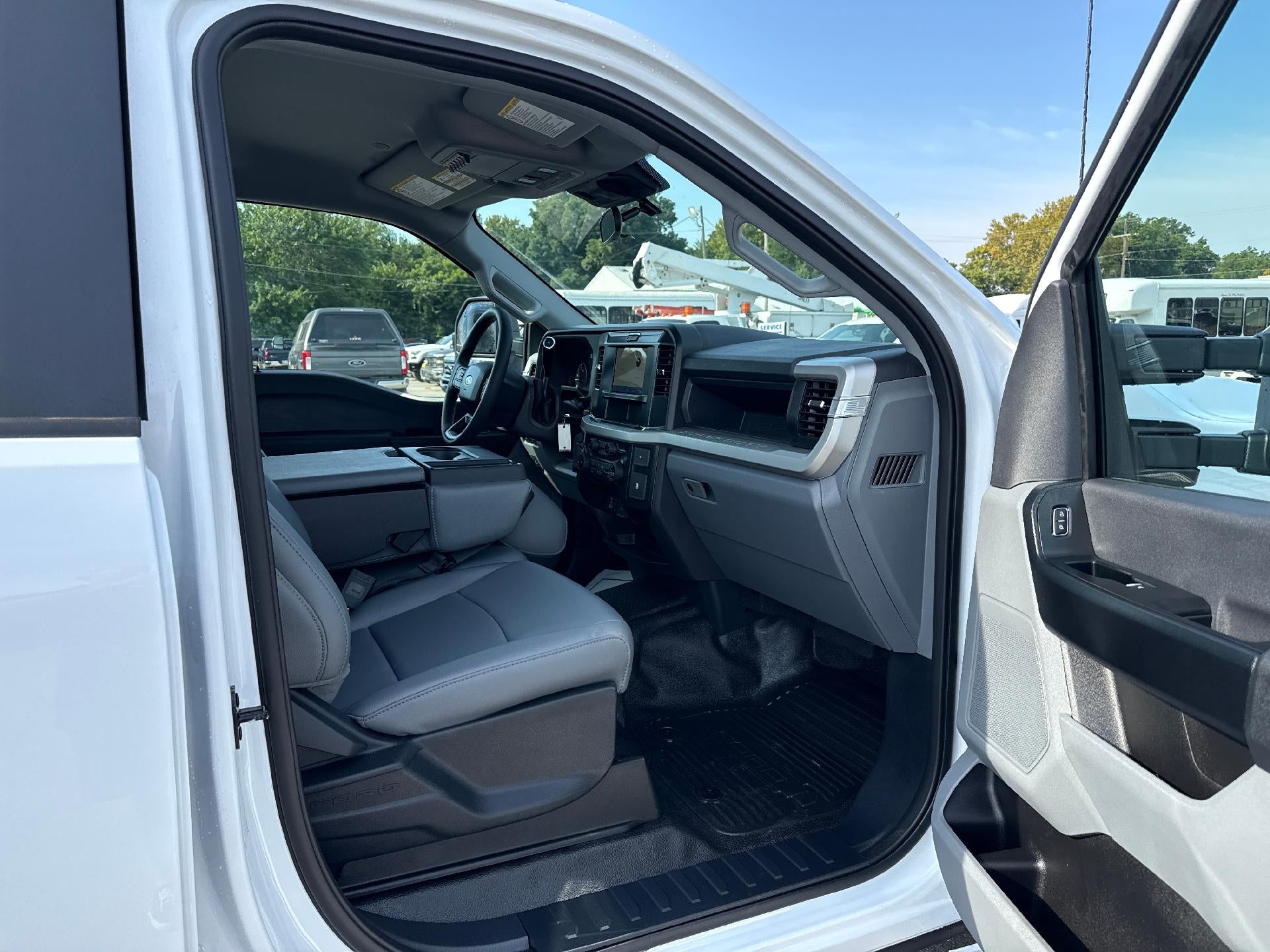 2026 Ford Super Duty F-350 DRW XL 4WD Crew Cab 8' Box