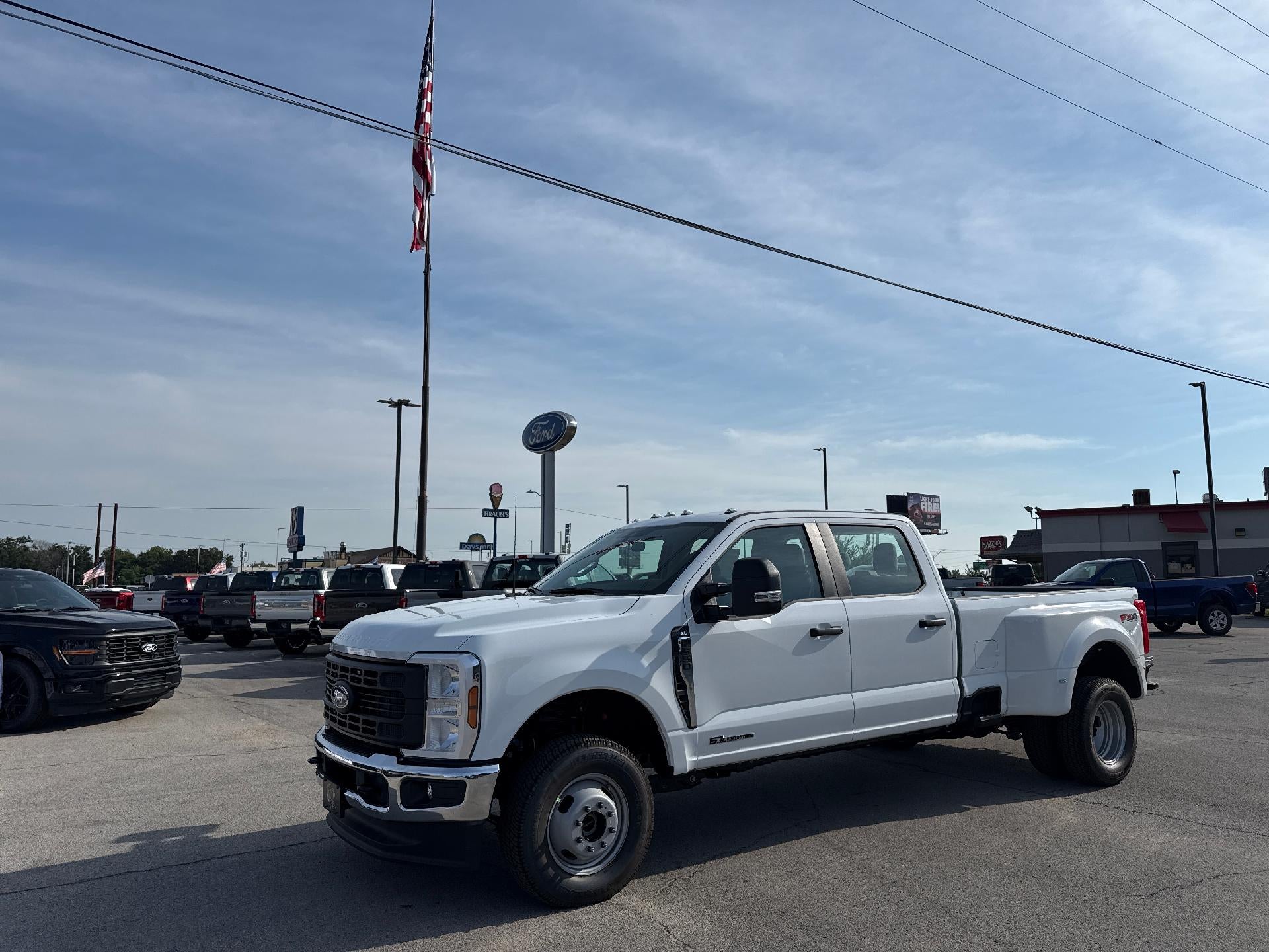 2026 Ford Super Duty F-350 DRW XL 4WD Crew Cab 8' Box
