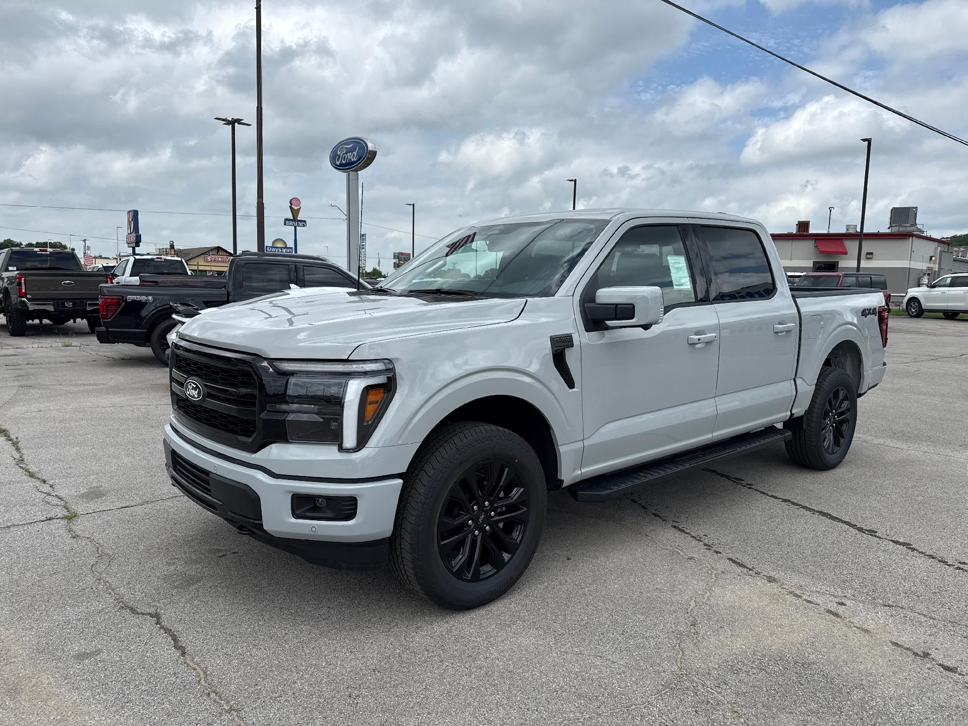 2026 Ford F-150 LARIAT 4WD SuperCrew 5.5' Box