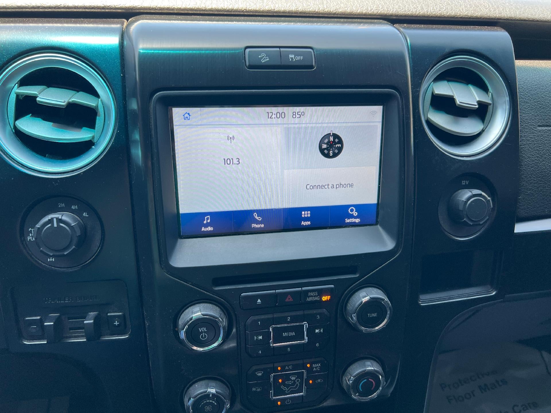 2014 Ford F-150 4WD Regular Cab 8 Ft Box XL