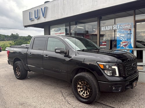 2019 Nissan TITAN SL