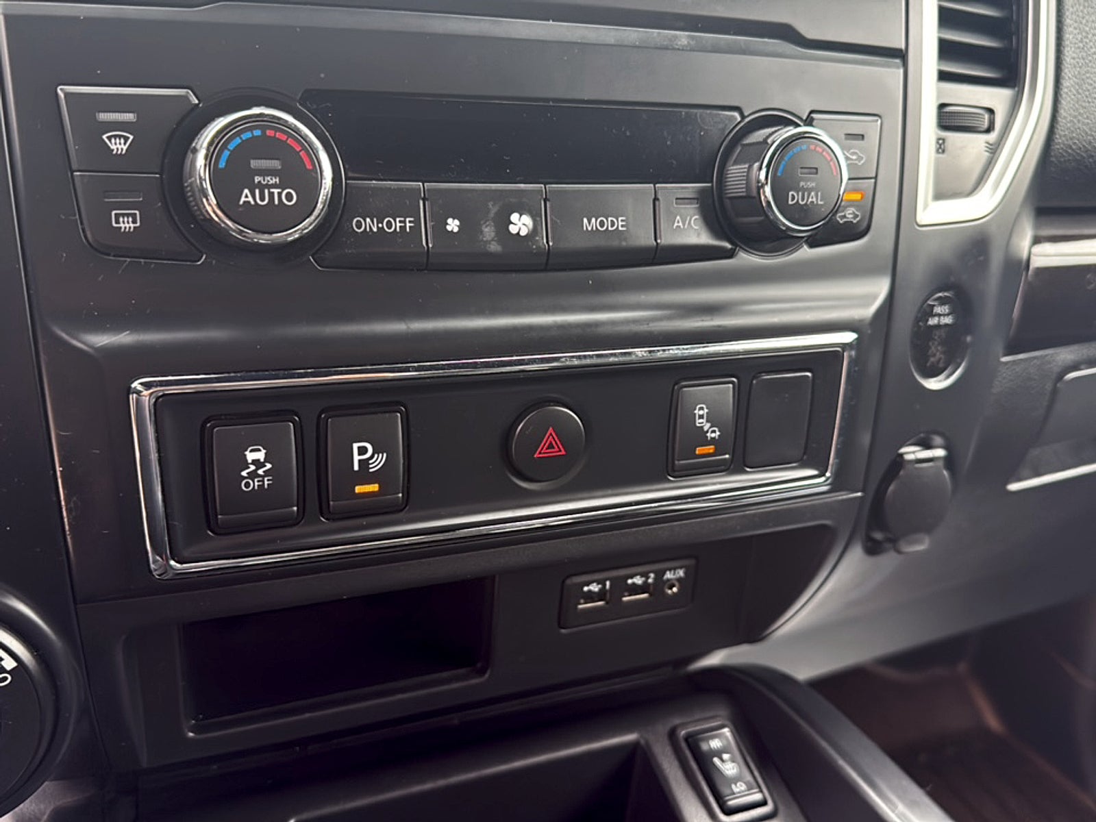 2019 Nissan TITAN SL