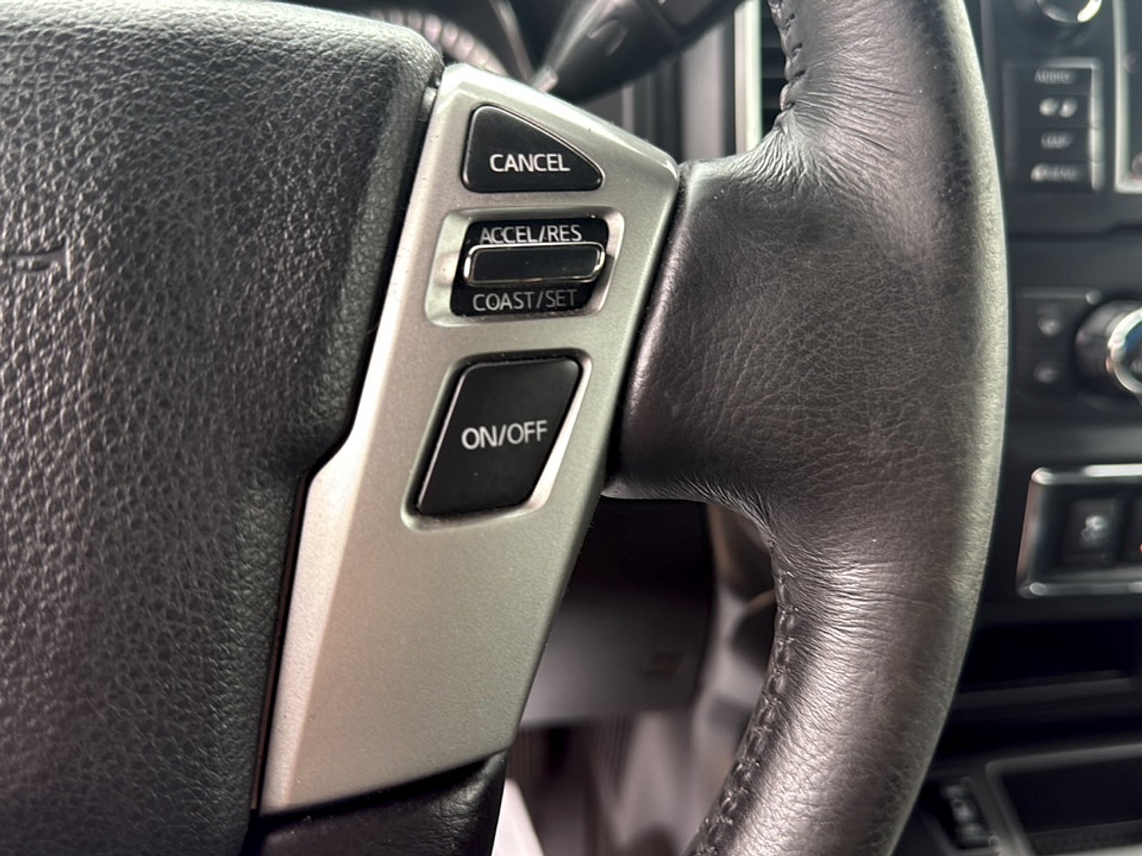 2019 Nissan TITAN SL