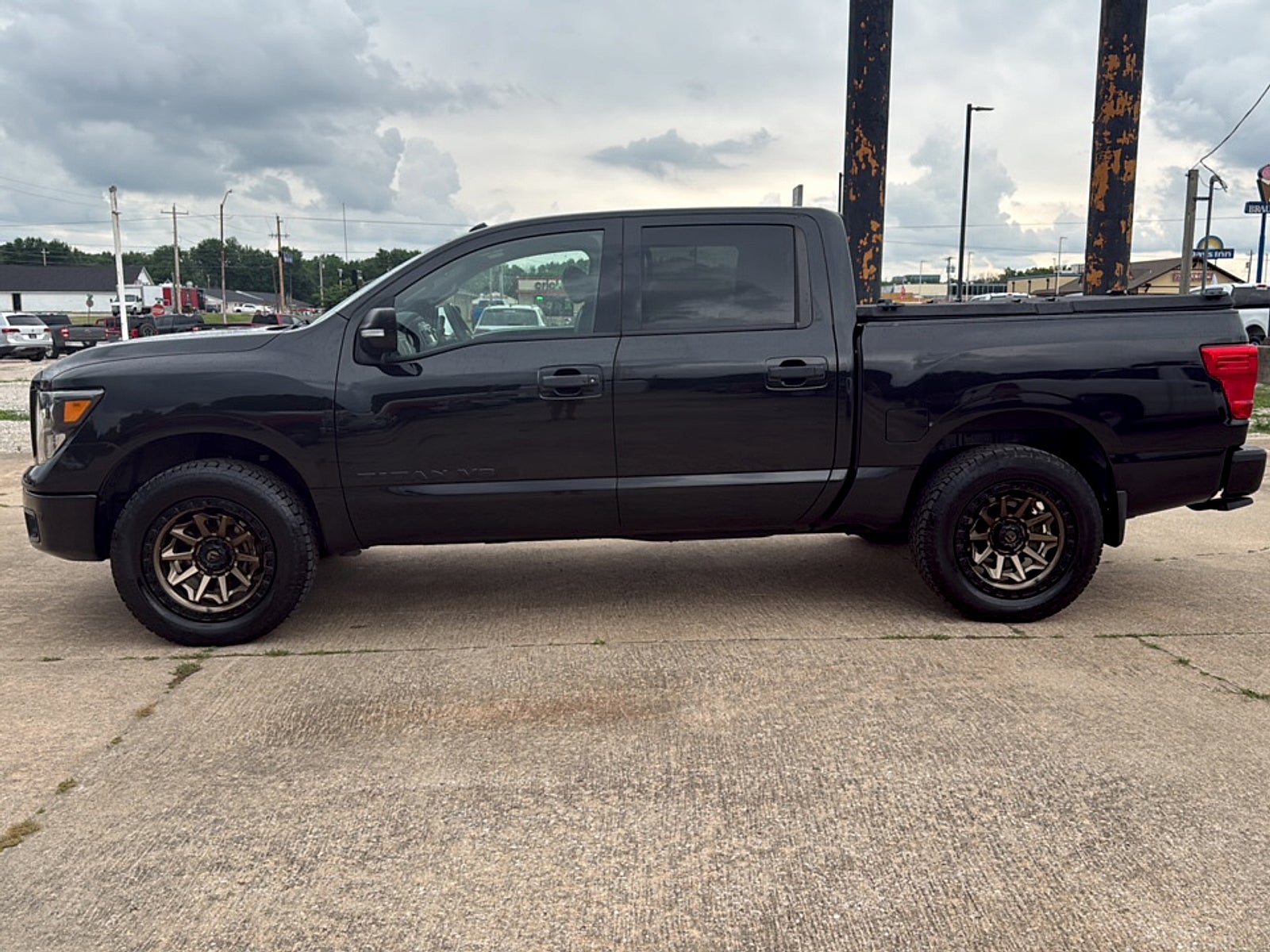 2019 Nissan TITAN SL