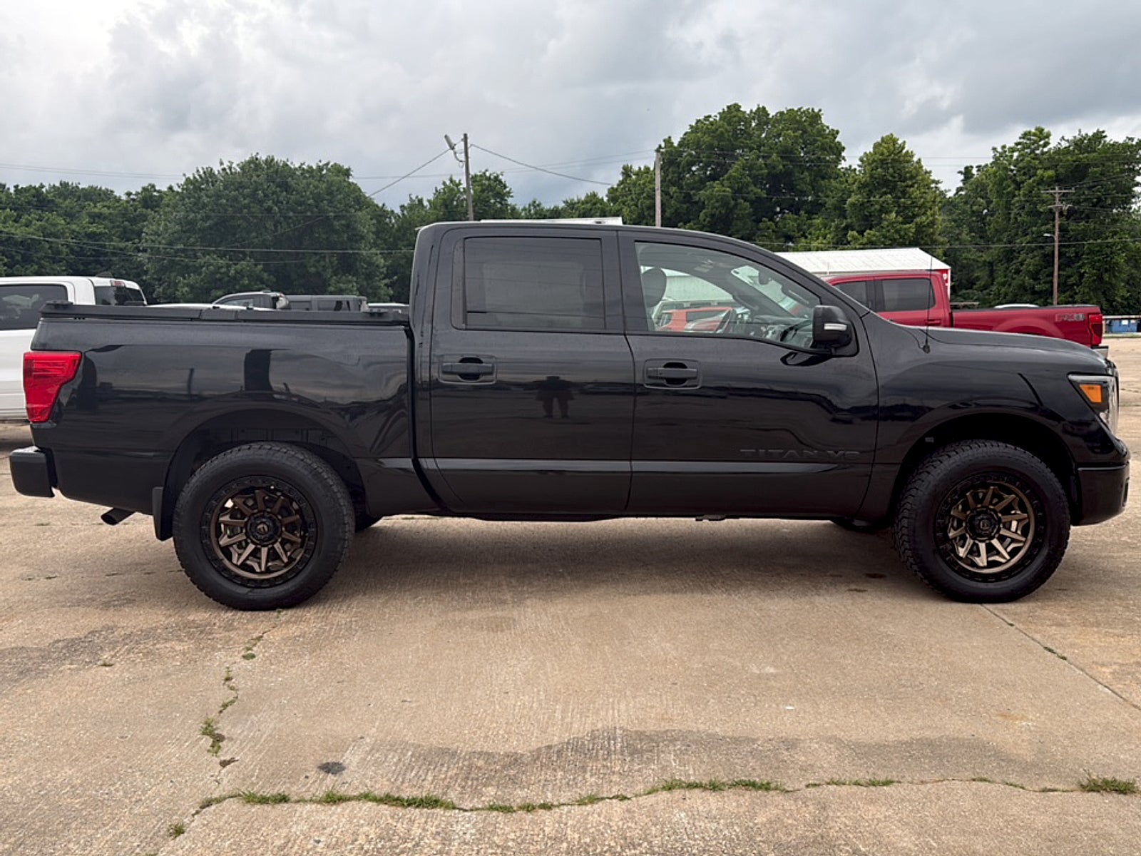 2019 Nissan TITAN SL