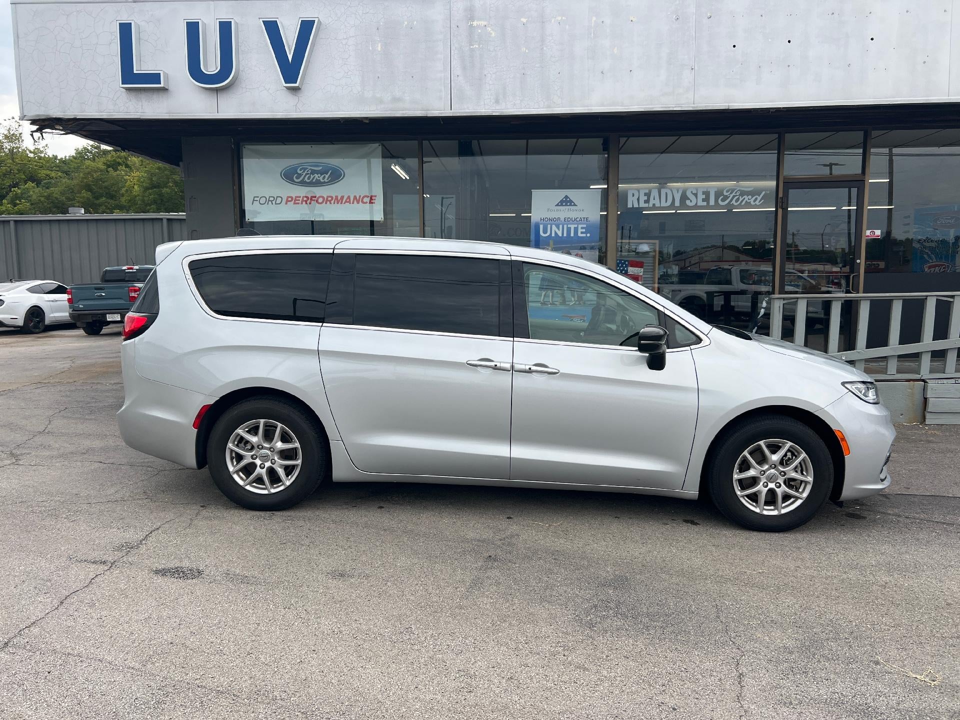2024 Chrysler Pacifica Touring L FWD