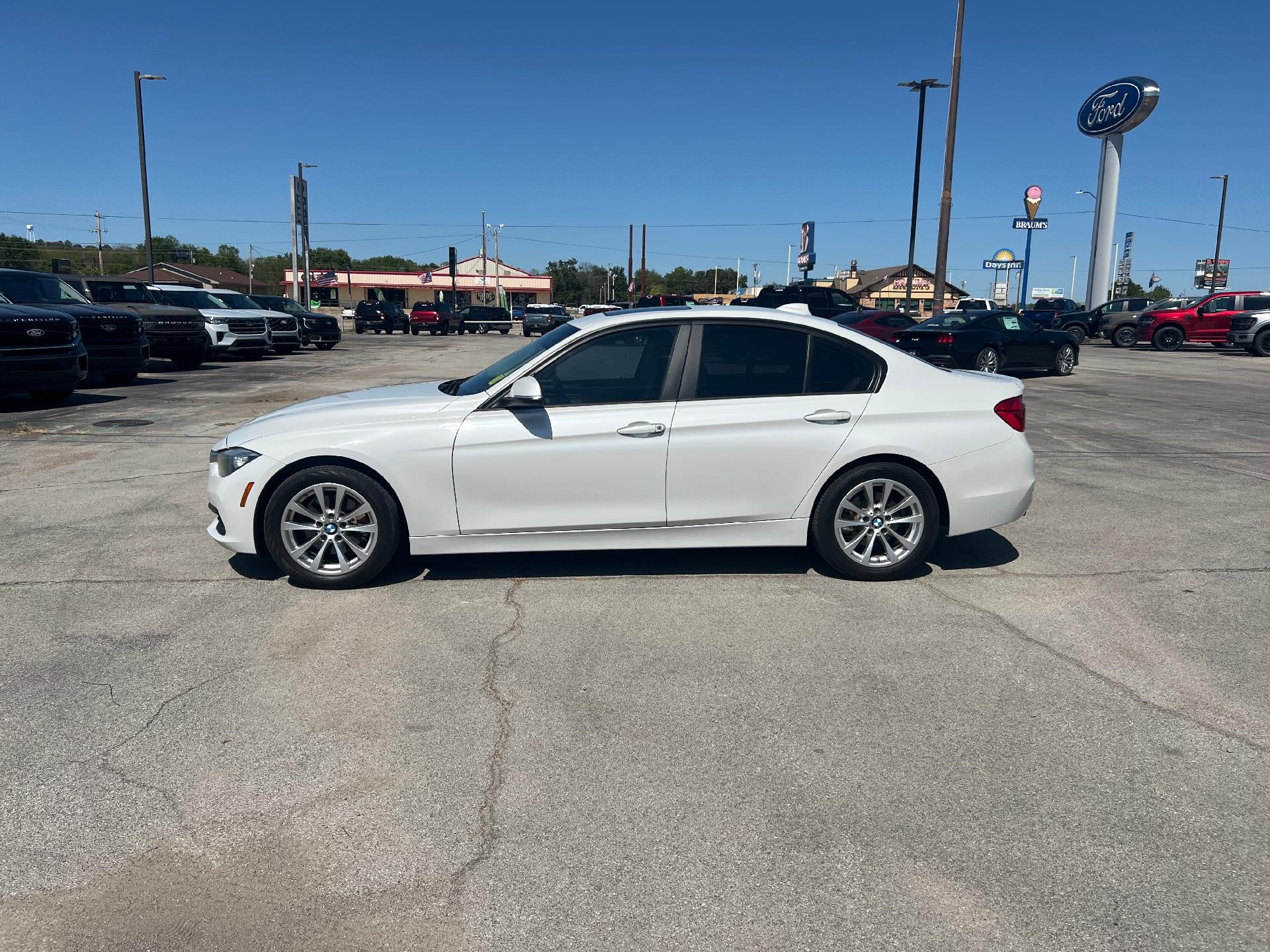 2017 BMW 320i Sedan
