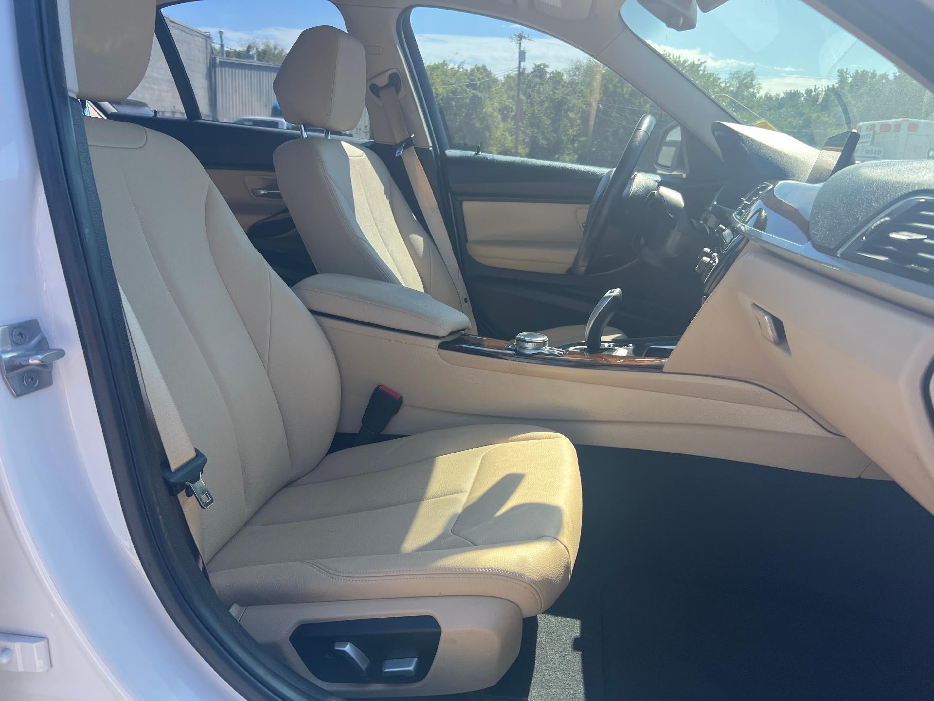 2017 BMW 320i Sedan