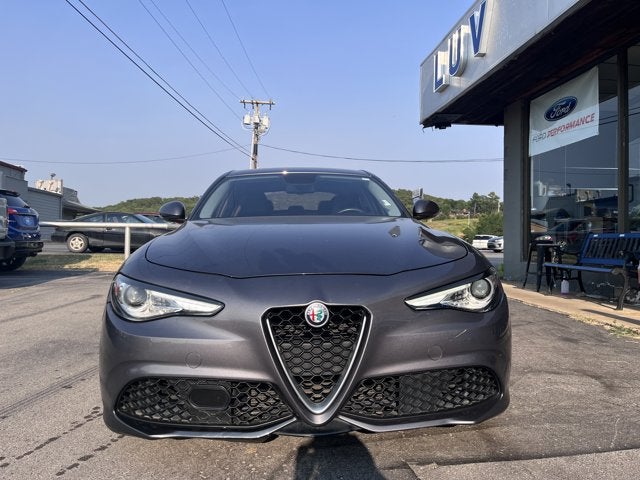 2018 Alfa Romeo Giulia Base